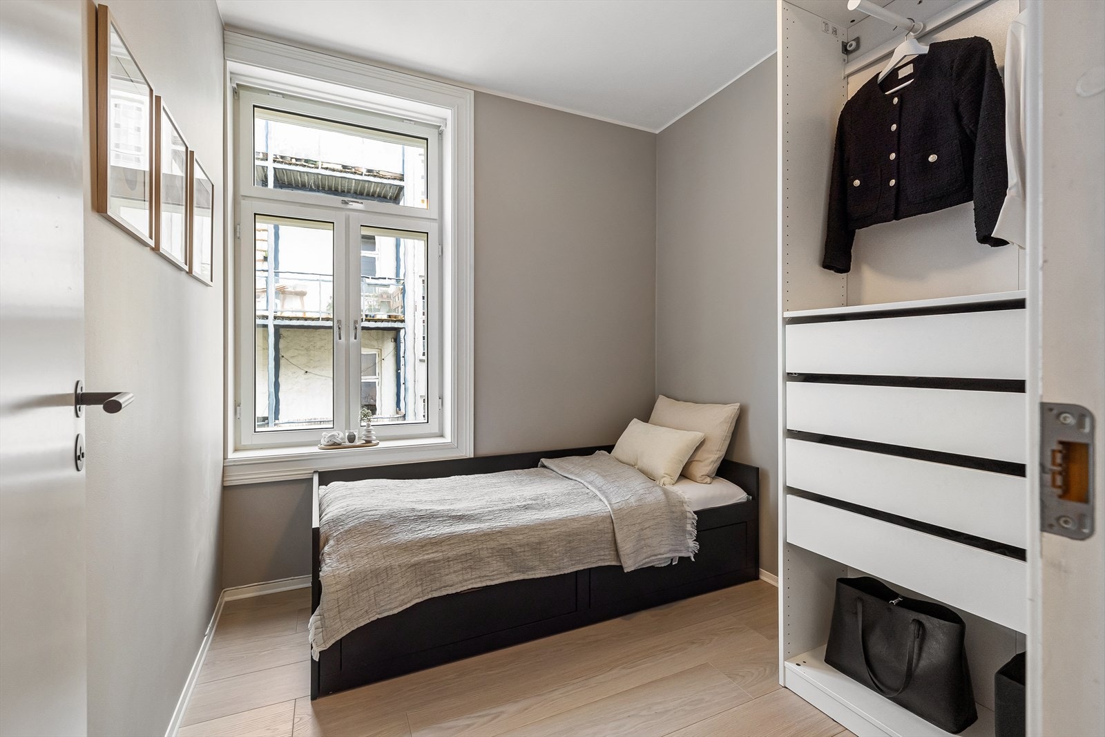 - Soverom 2 er også av god størrelse med plass til dobbeltseng - Galleribilde