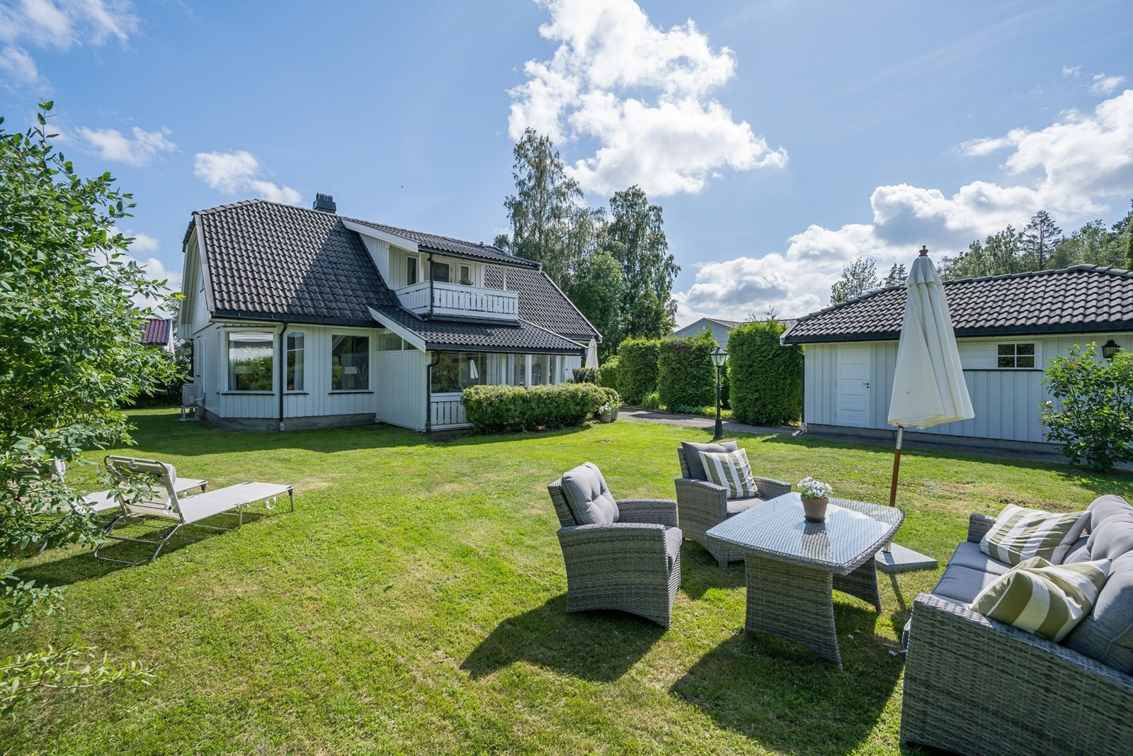 Solrik og barnevennlig enebolig beliggende i et attraktivt boligområde på Vestskogen. Galleribilde