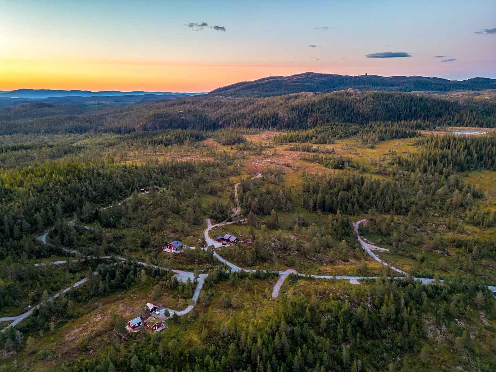 Dronefoto over tomtefeltet Galleribilde