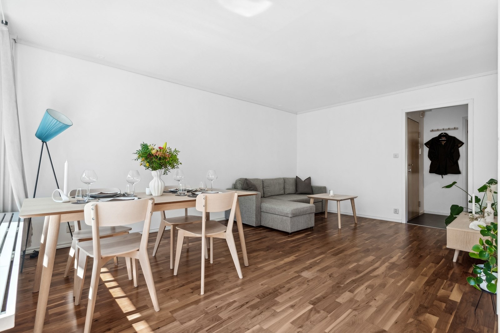 Lys og luftig stue. Galleribilde