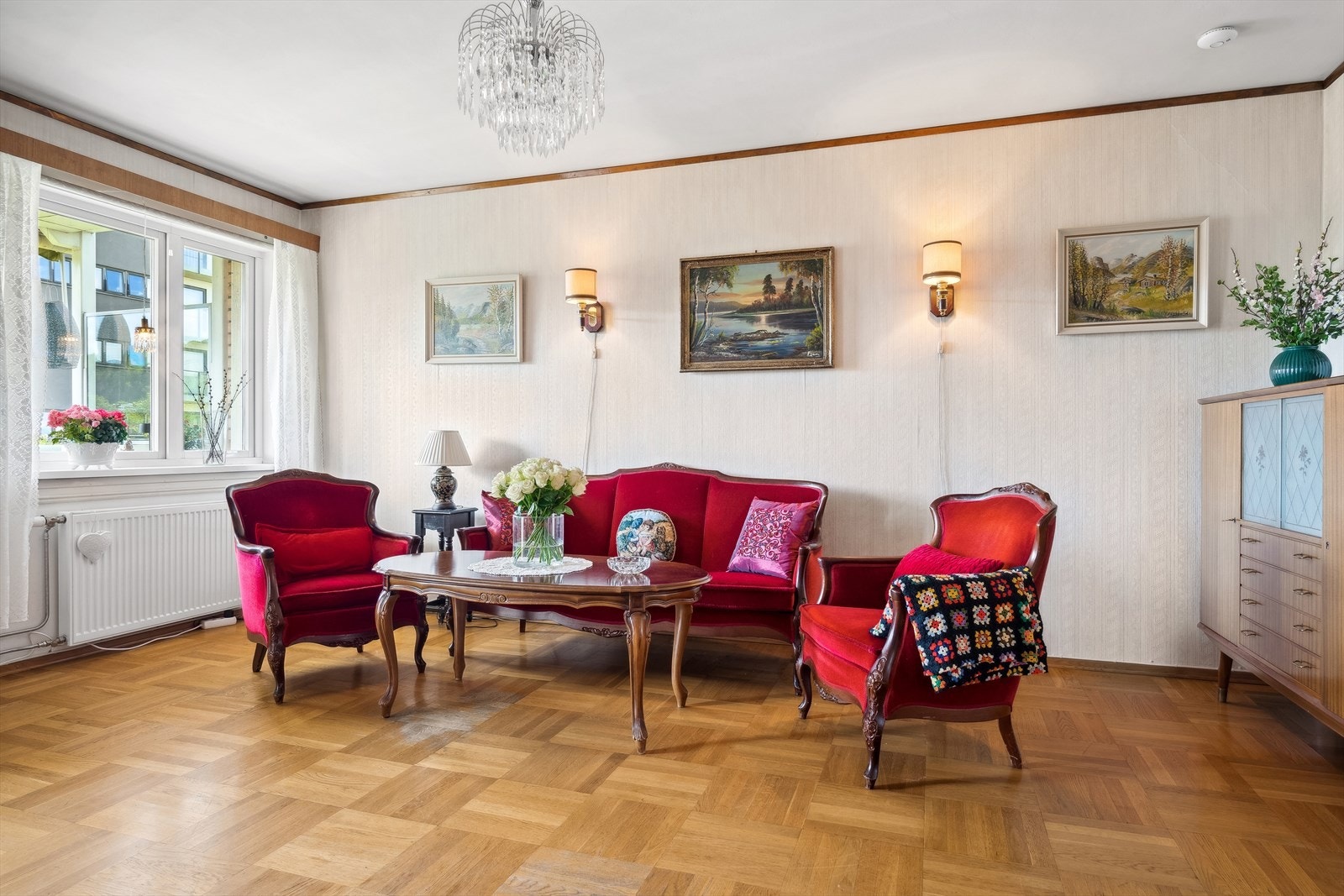 Stuen er av god størrelse, med gode møbleringsmuligheter. Galleribilde