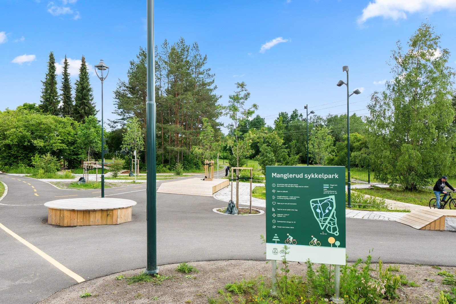 Manglerud sykkelpark er et sted der barn kan øve seg på sykkelferdighetene, og et møtested for unge og voksne i alle aldre. Galleribilde