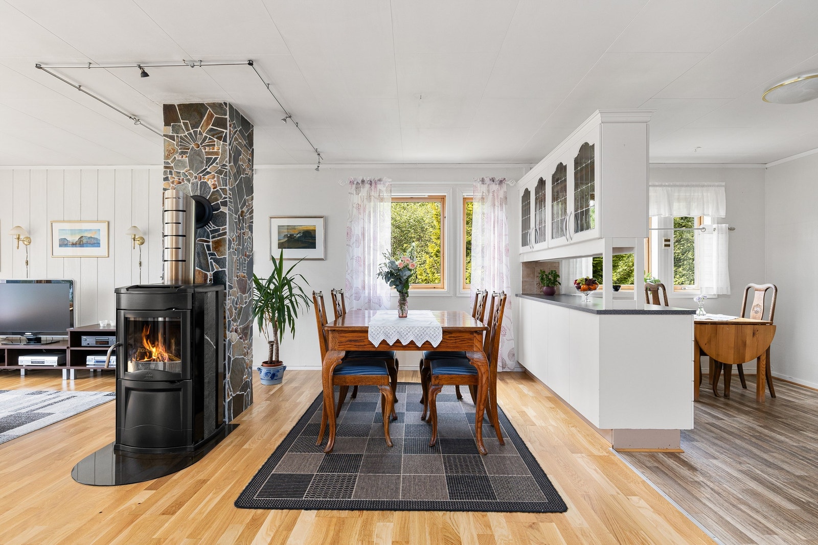 Her har man god plass til å samle familie og venner til hyggelige sammenkomster. Galleribilde