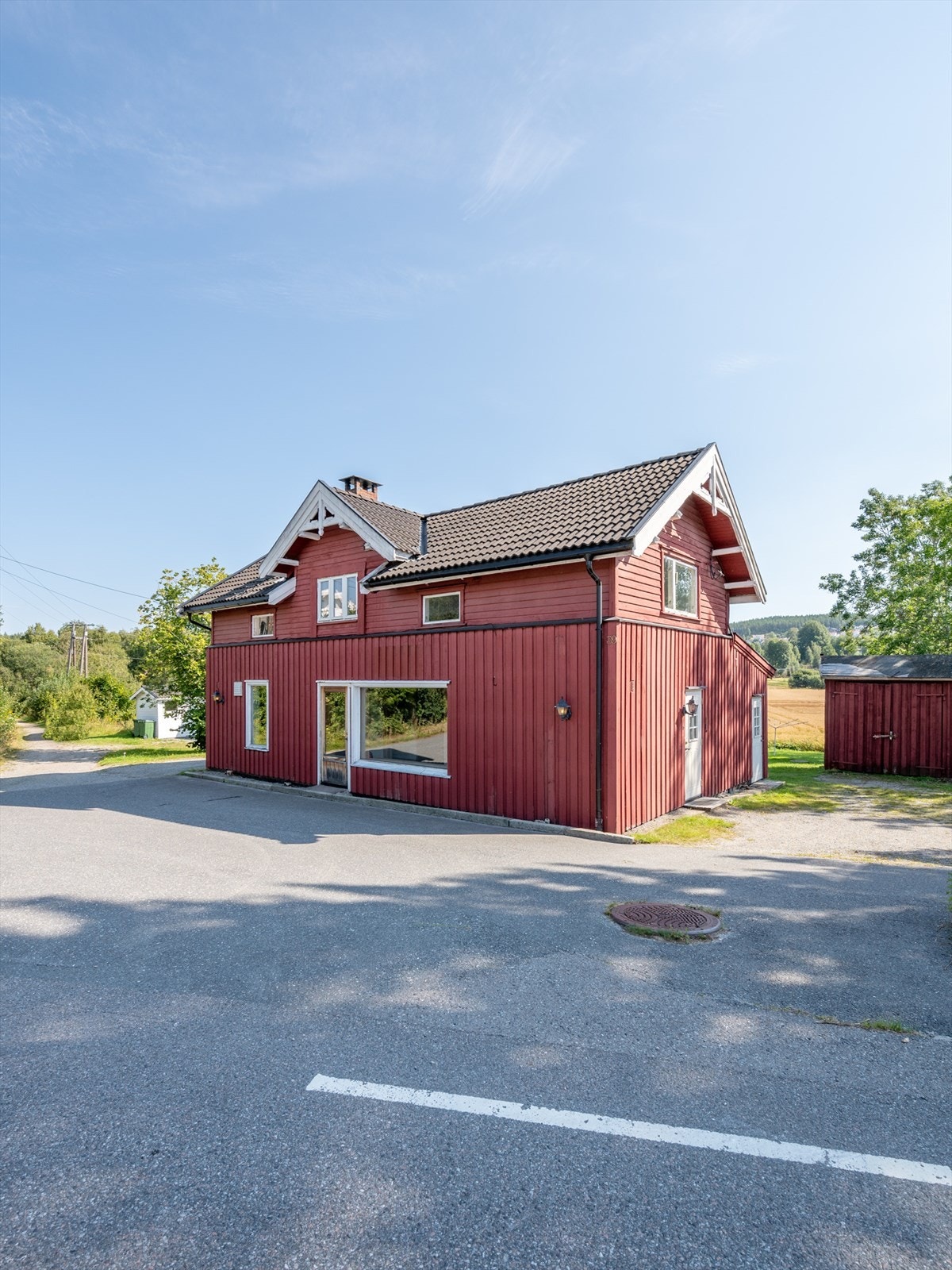 Det store vinduet gir god eksponering til forbipasserende. Galleribilde