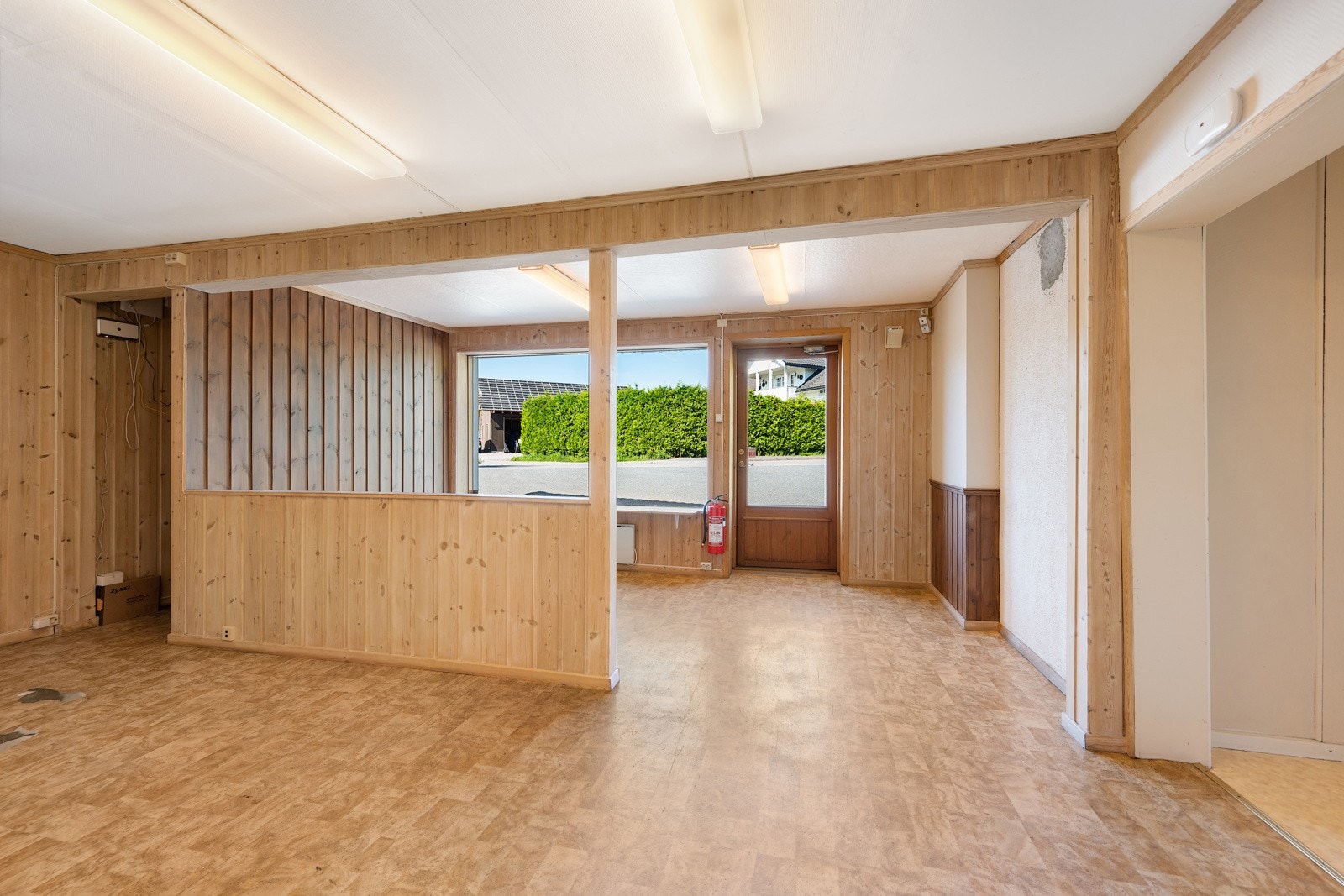 Butikklokalet er godt opplyst og inndelt i flere soner. Galleribilde