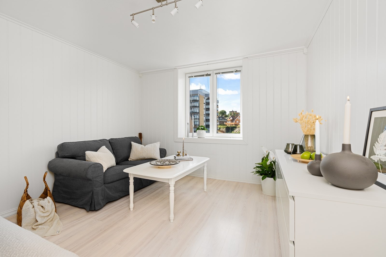 Velkommen til en skjønn og ypperlig beliggende leilighet på beste Lund - leiligheten i Marviksveien 9 er presentert av Ina Andersen for Sørmegleren. Galleribilde