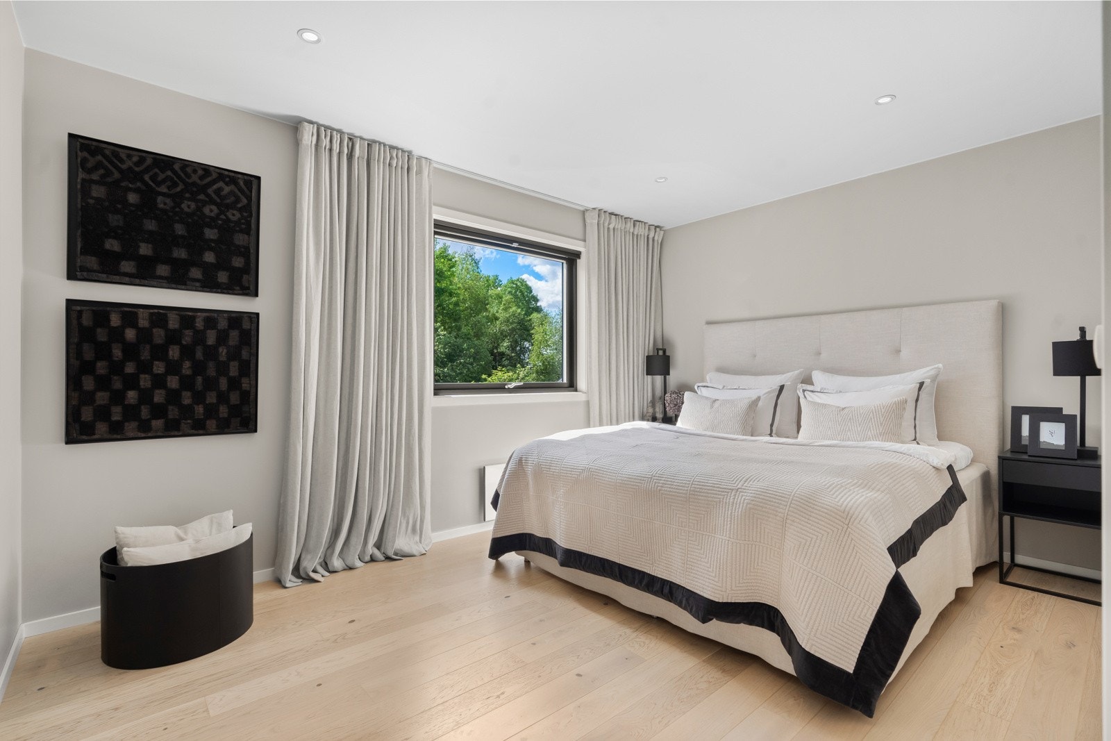 Stort delikat masterbedroom Galleribilde