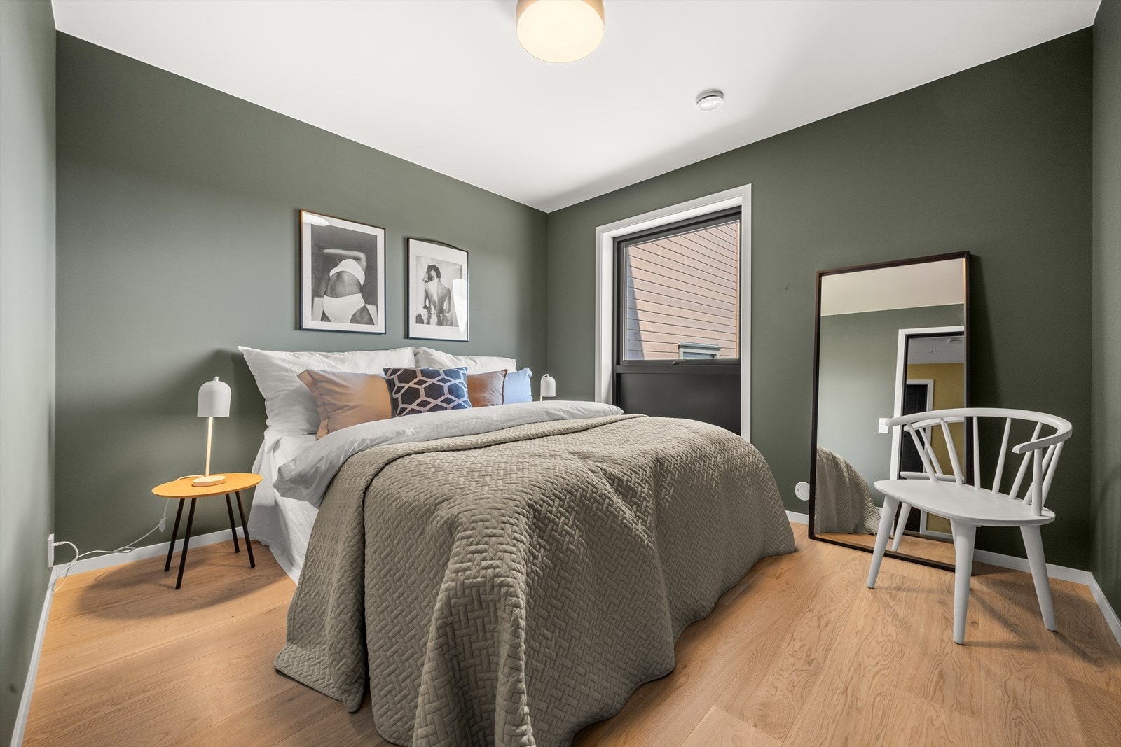 Hovedsoverom med god plass til dobbeltseng. Galleribilde