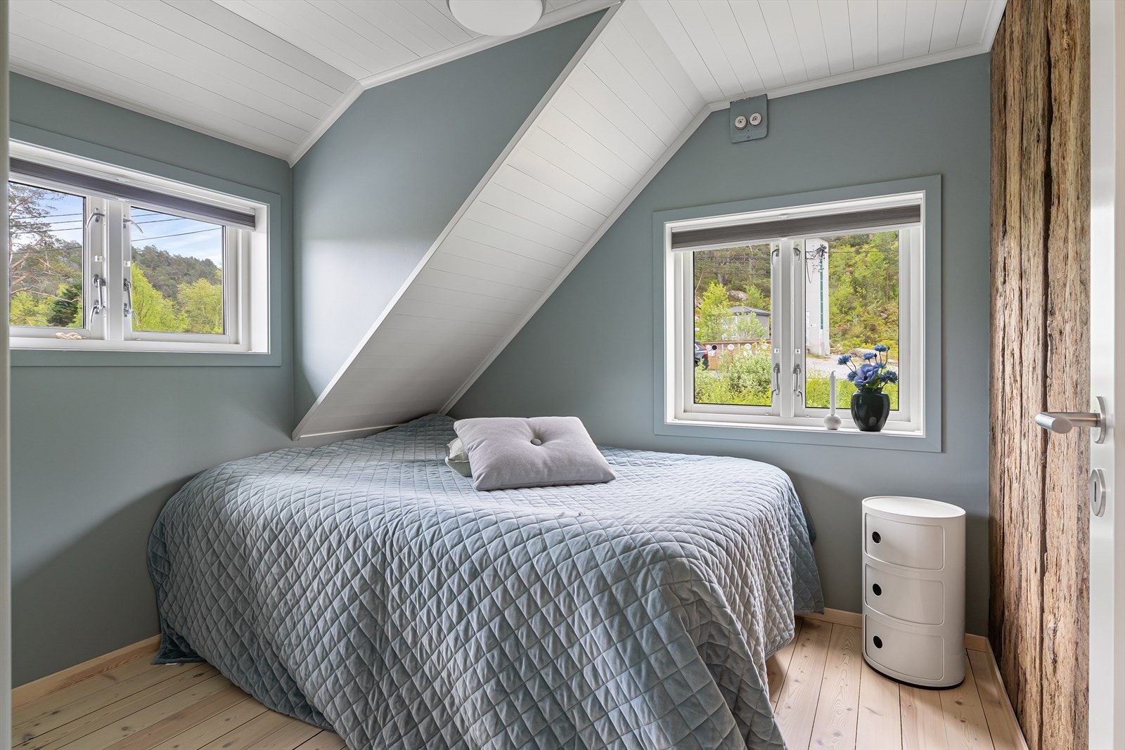 Soverom nr. 2 - legg merke til den flotte detaljen i treveggen Galleribilde