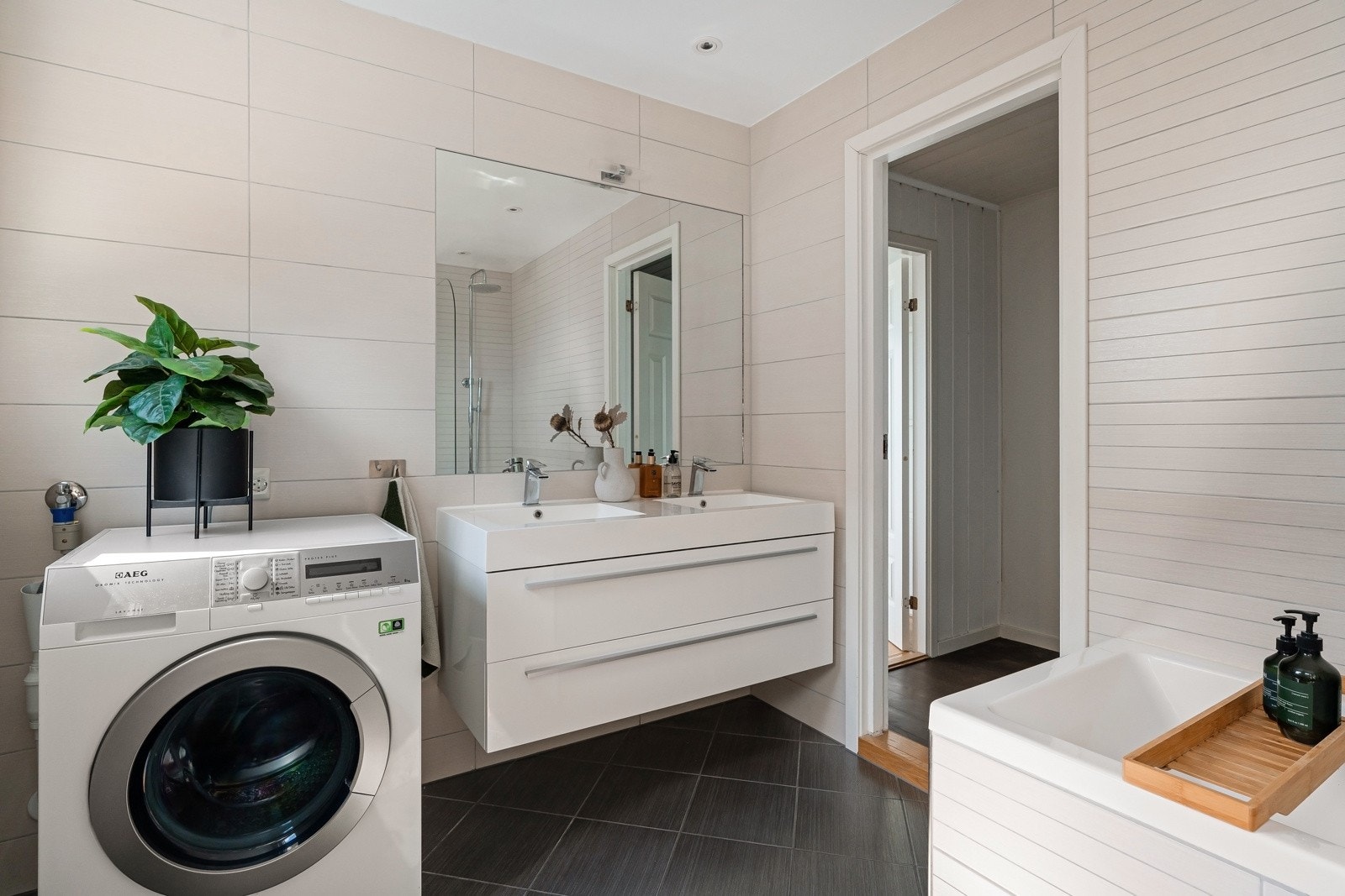 Bad/wc 2. etasje Galleribilde