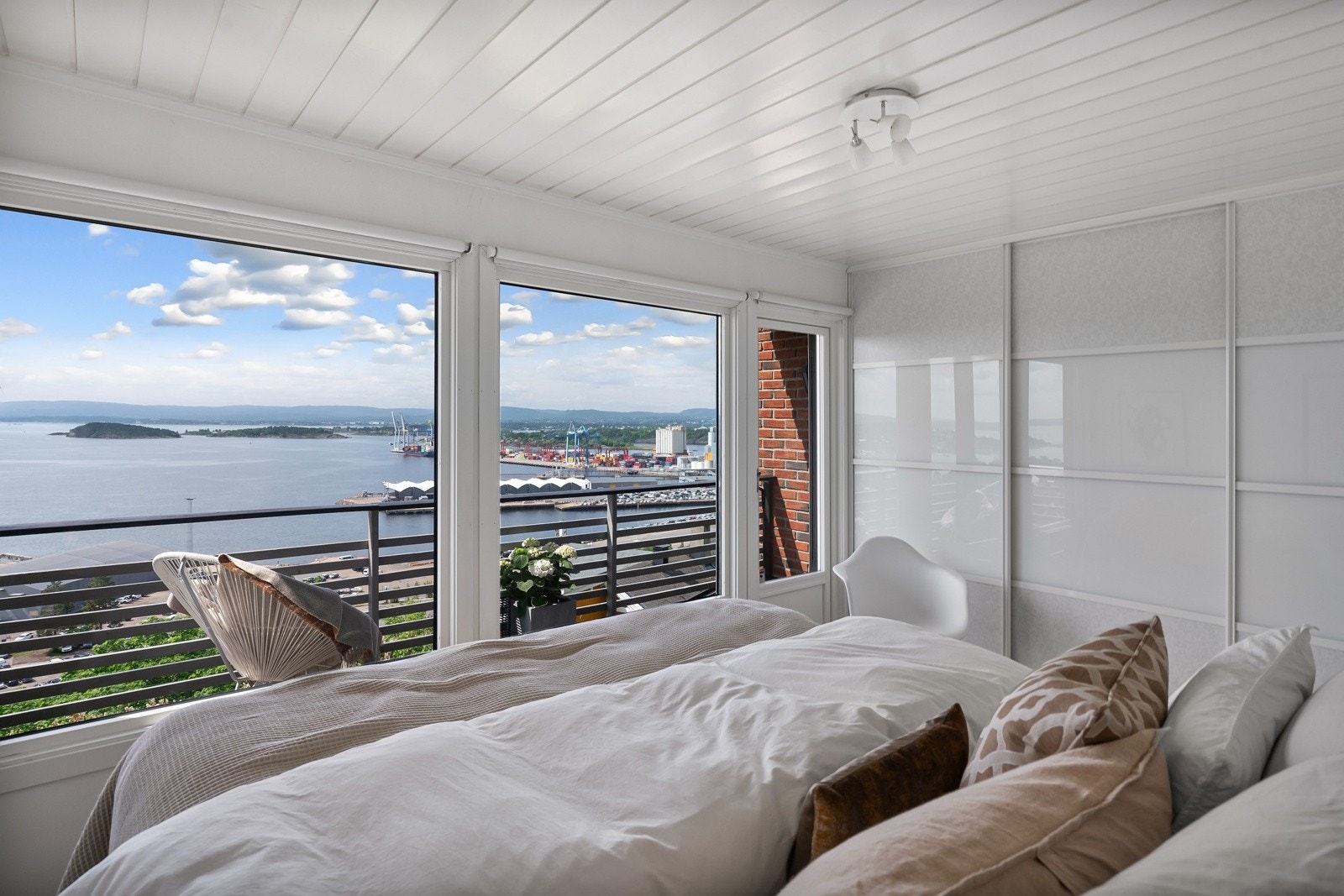 Soverom 1 av 3 i 2. etasje Galleribilde