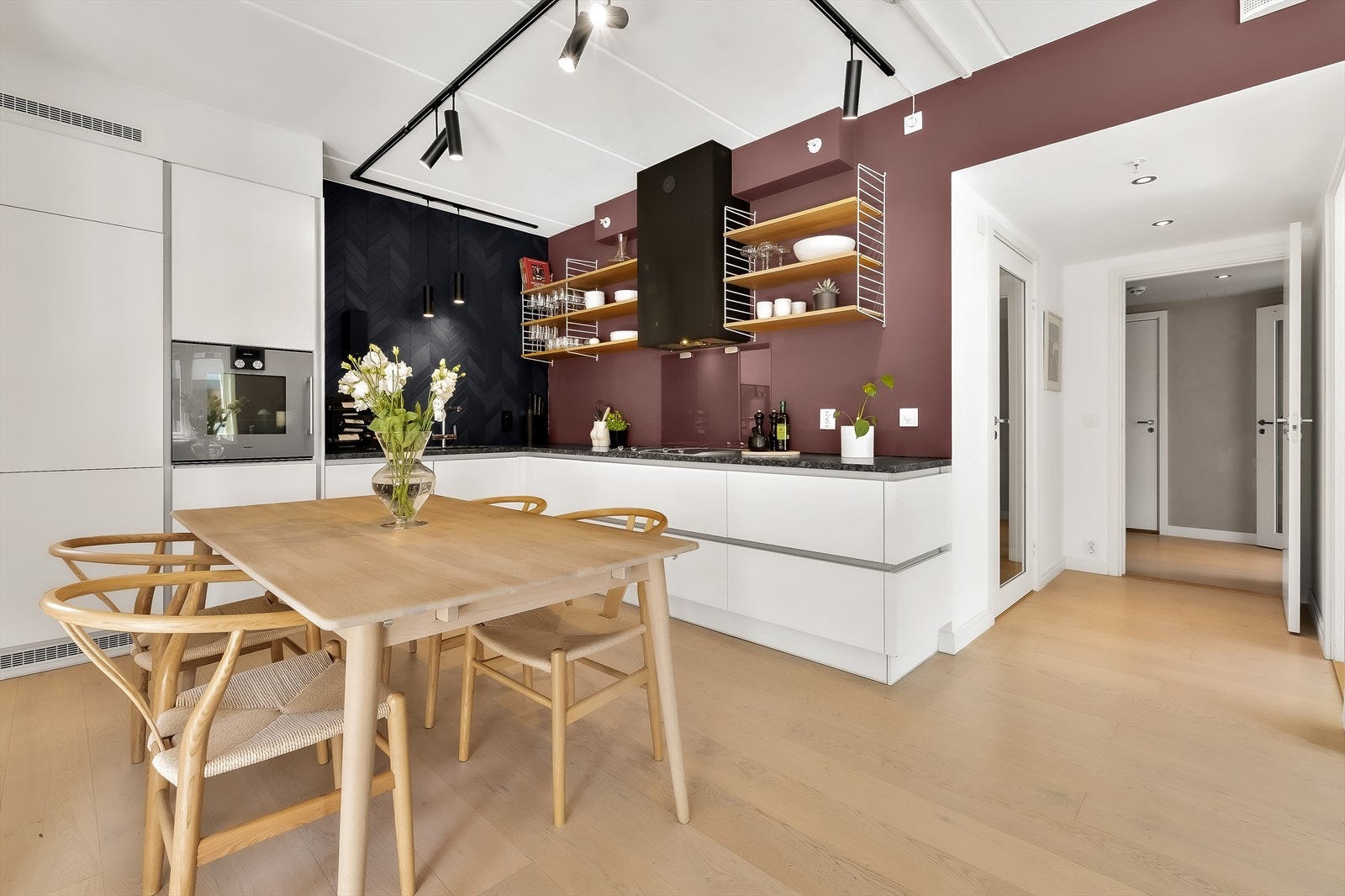 Kjøkkenet er hjertet i leiligheten og fremstår veldig spennende for deg som elsker å lage mat! Galleribilde