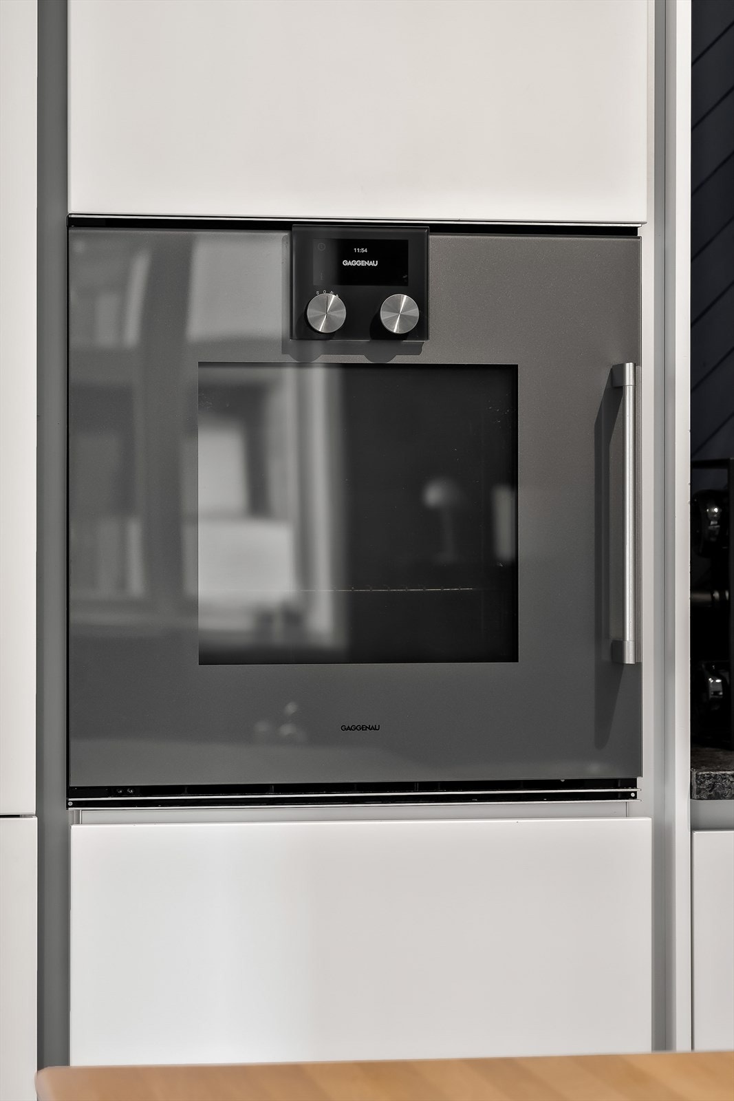 Stekeovnenes Rolls Royce levert av Gaggenau - et velkjent merkenavn for den som er ekstra opptatt av matlaging. Oppvaskmaskinen er også Gaggenau og svært stillegående. Galleribilde