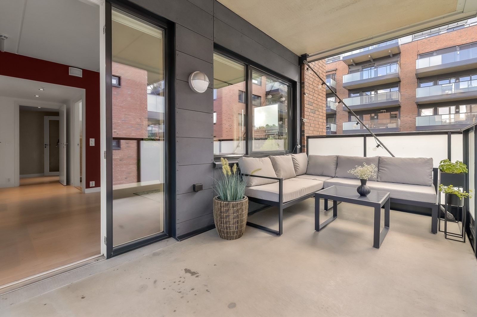 Herlig balkong for avslapning på varme sommerdager og kvelder. Galleribilde