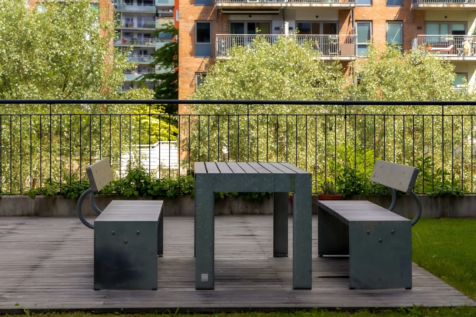 Det er flere sittegrupper på borettslagets fellesarealer. Galleribilde