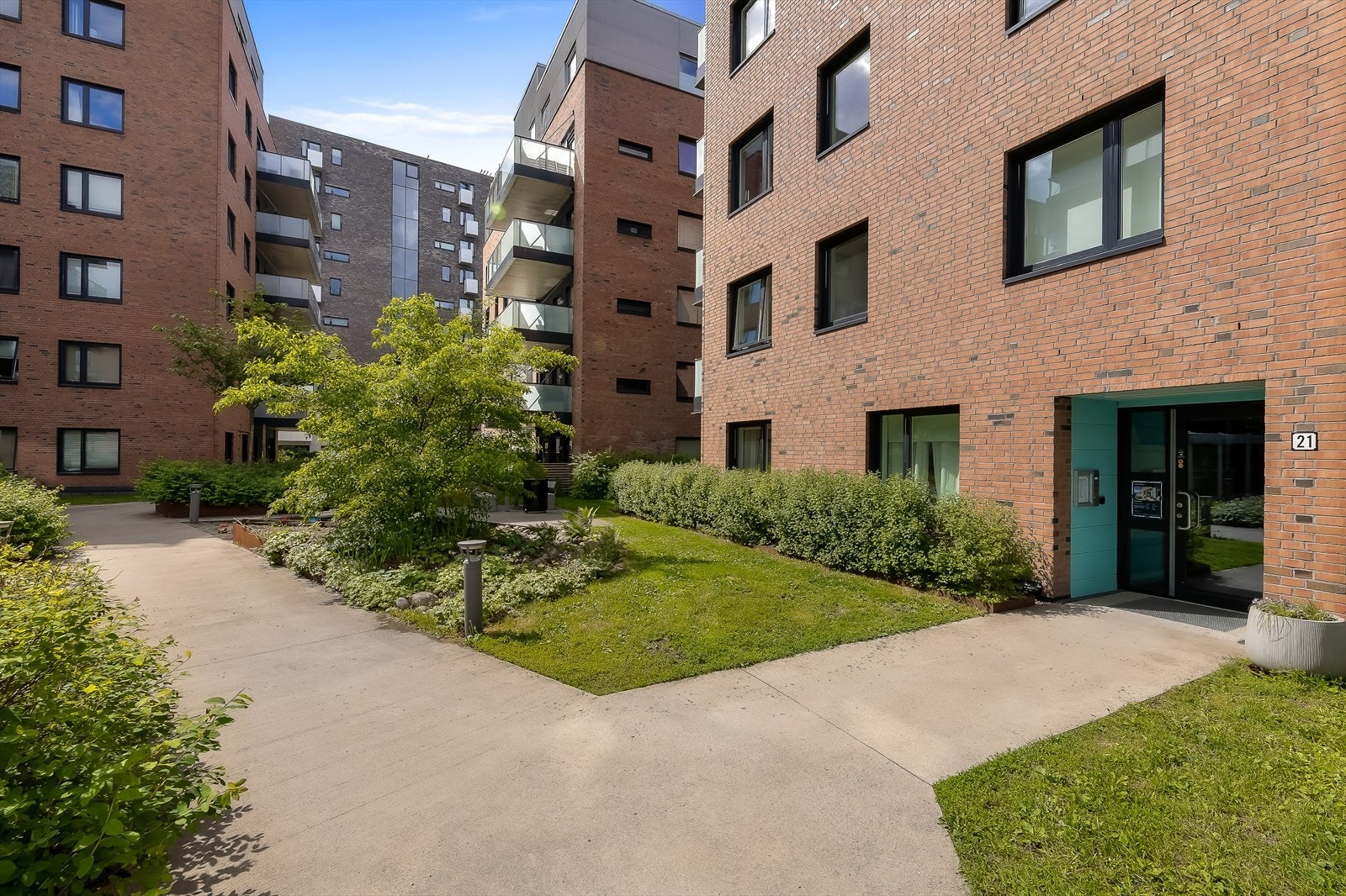 Francis Borettslag har velstelte fellesarealer og nylig skiftet låssystem på inngangsdørene. Dørene kan åpnes både med Unloc sin app og vanlig nøkkel. Galleribilde