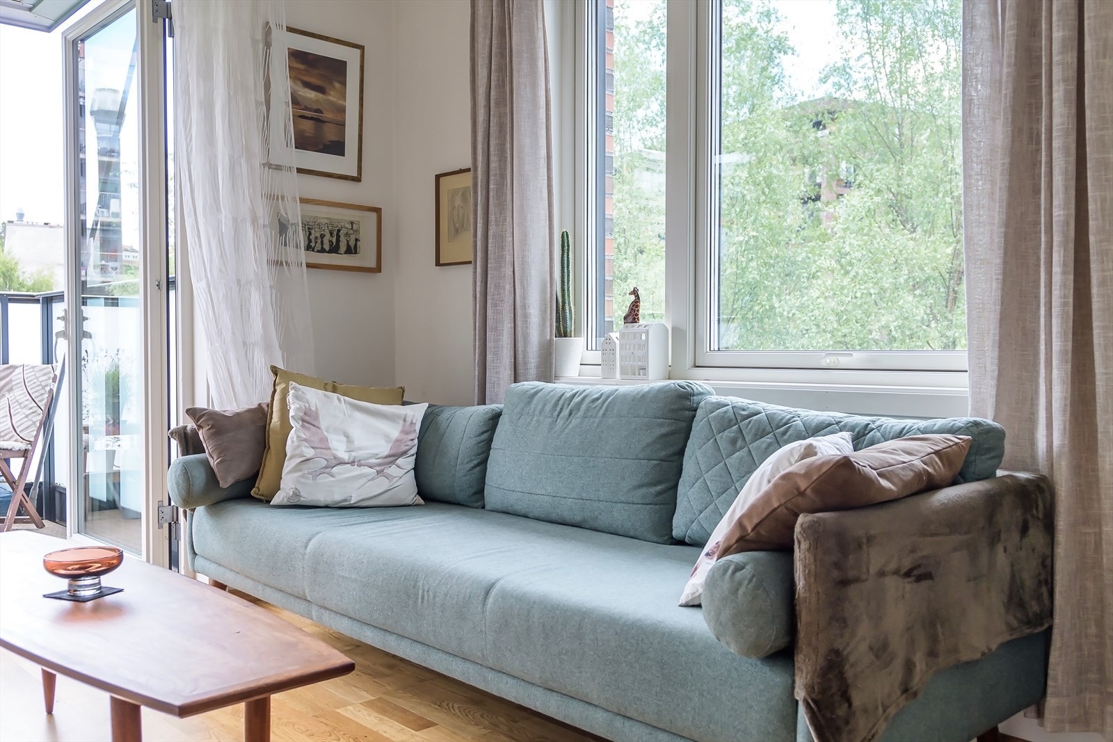 I stuen har du god plass til egen tv-krok. Galleribilde