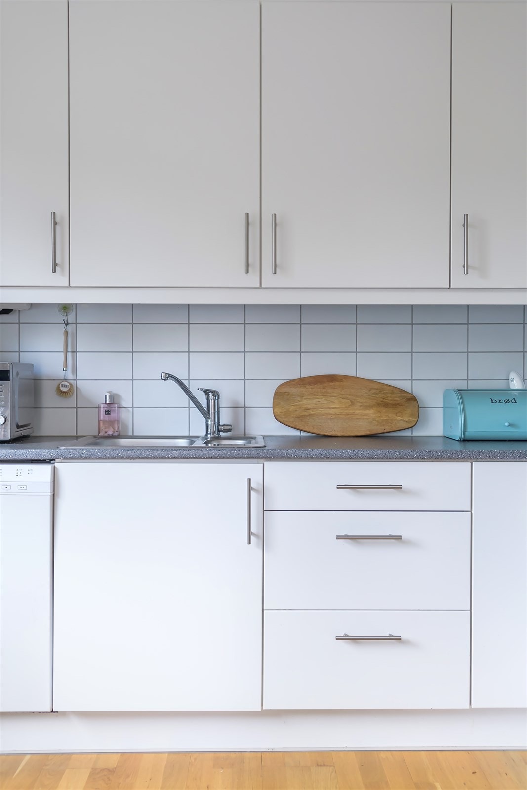 På bakvegg finner du flotte fliser som er enkle å holde rene. Galleribilde