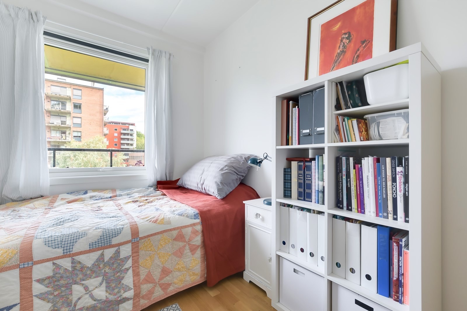 Soverom II gir god plass til seng, nattbord og garderobe. Galleribilde