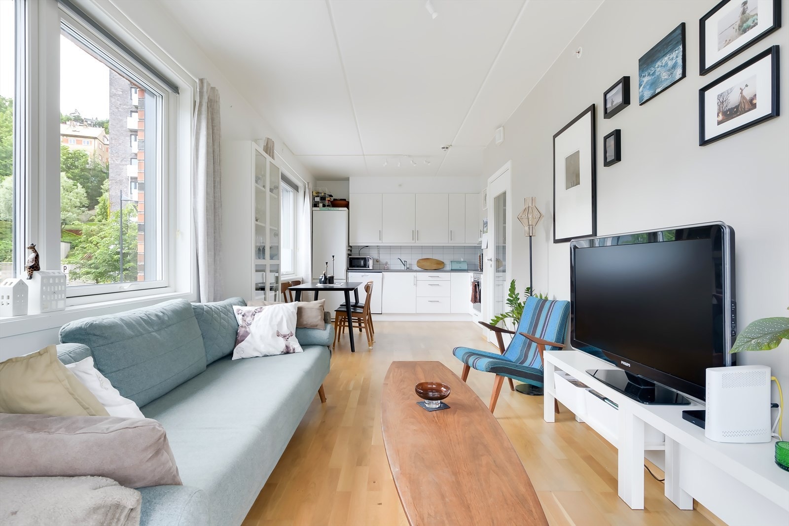 Stuens utforming gjør det enkelt å innrede i egne soner. Galleribilde