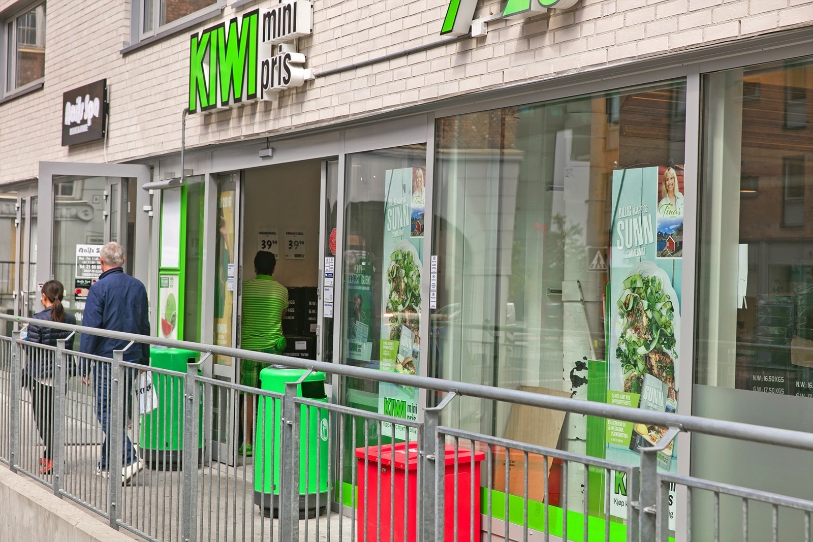 Dagligvarehandelen gjøres hos KIWI som ligger like utenfor døren. Galleribilde