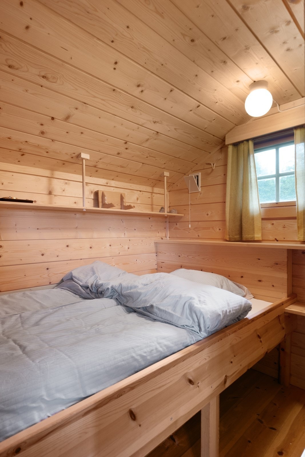 To av soverommene er innredet med dobbeltseng. Galleribilde