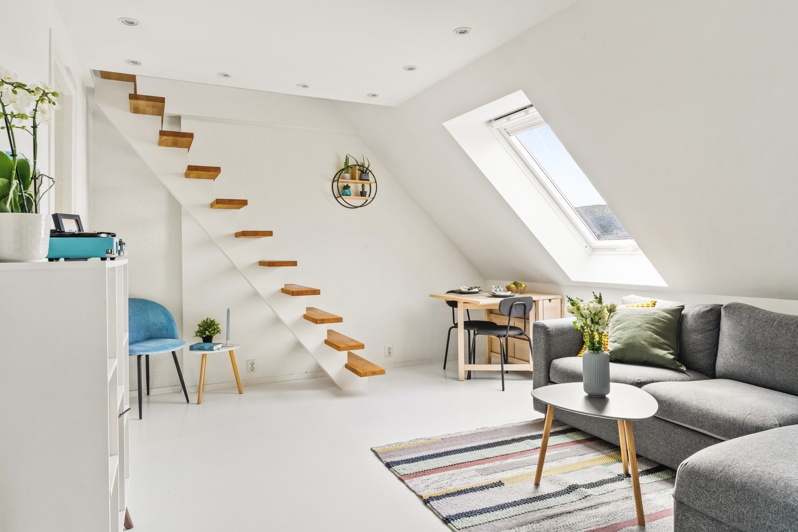 Nydelig 3-roms bygårdsleilighet med fantastisk utsikt og optimal planløsning. IN-ordning & ingen dok.avg! Galleribilde
