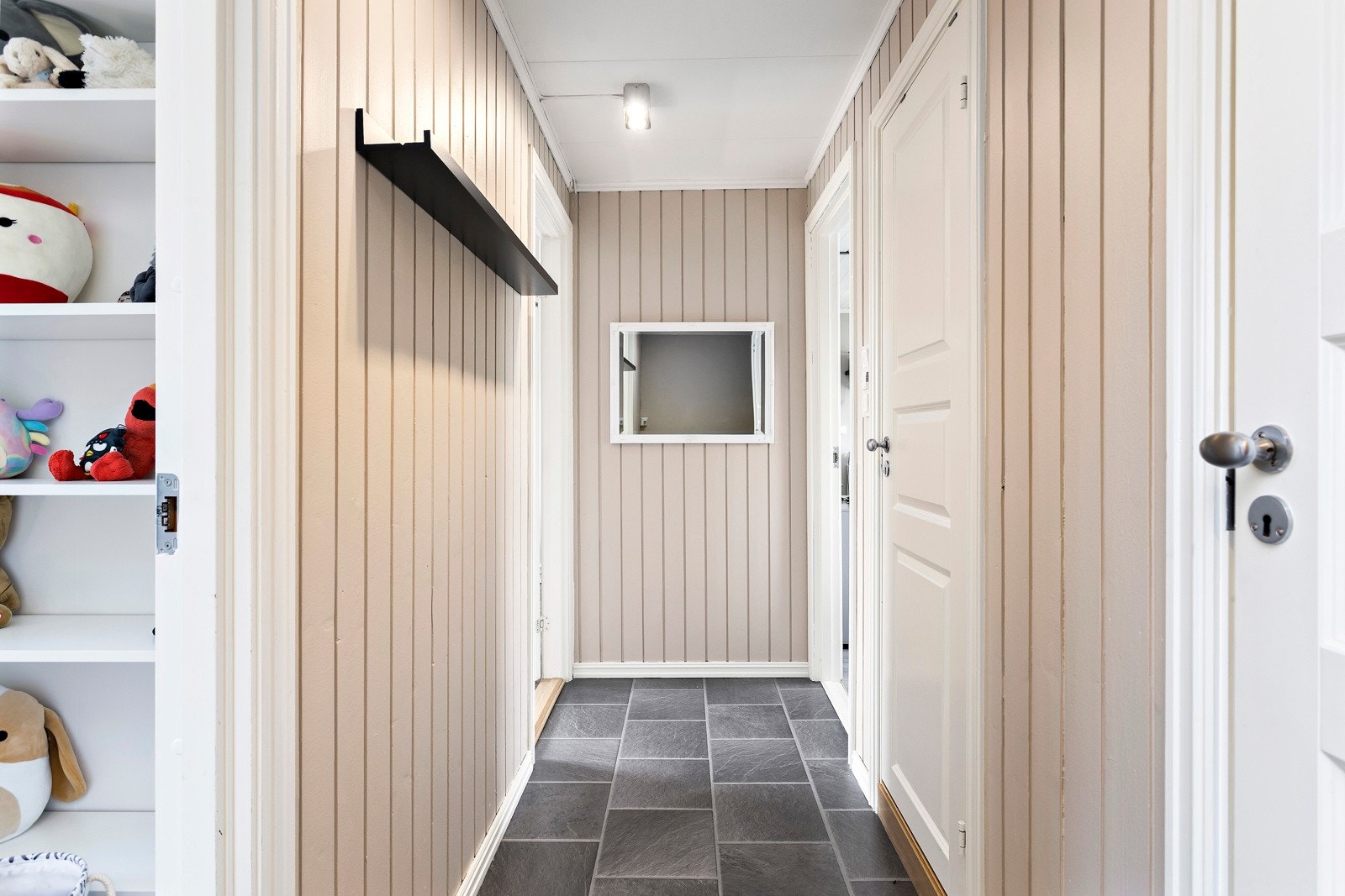 2. etasje har en ypperlig planløsning med bad på samme plan. Galleribilde