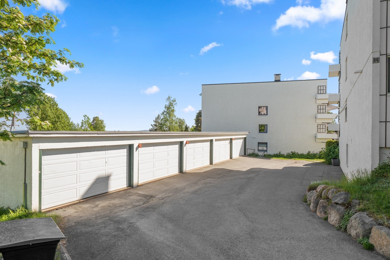 Borettslaget har parkeringsmuligheter Galleribilde
