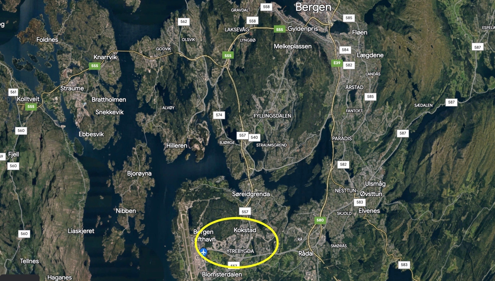 Tomten ligger rett ved flyplassen og 15 minutter unna Bergen Sentrum. Galleribilde