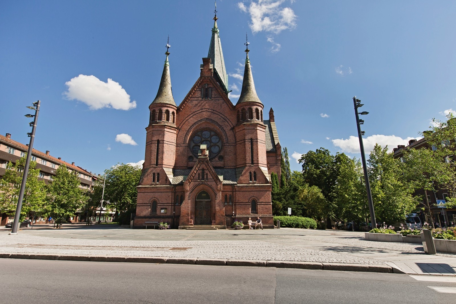 Sagene kirke stod ferdig bygd i året 1891. Den er tegnet av arkitekten Christian Fürst, og er i nygotisk stil. Galleribilde
