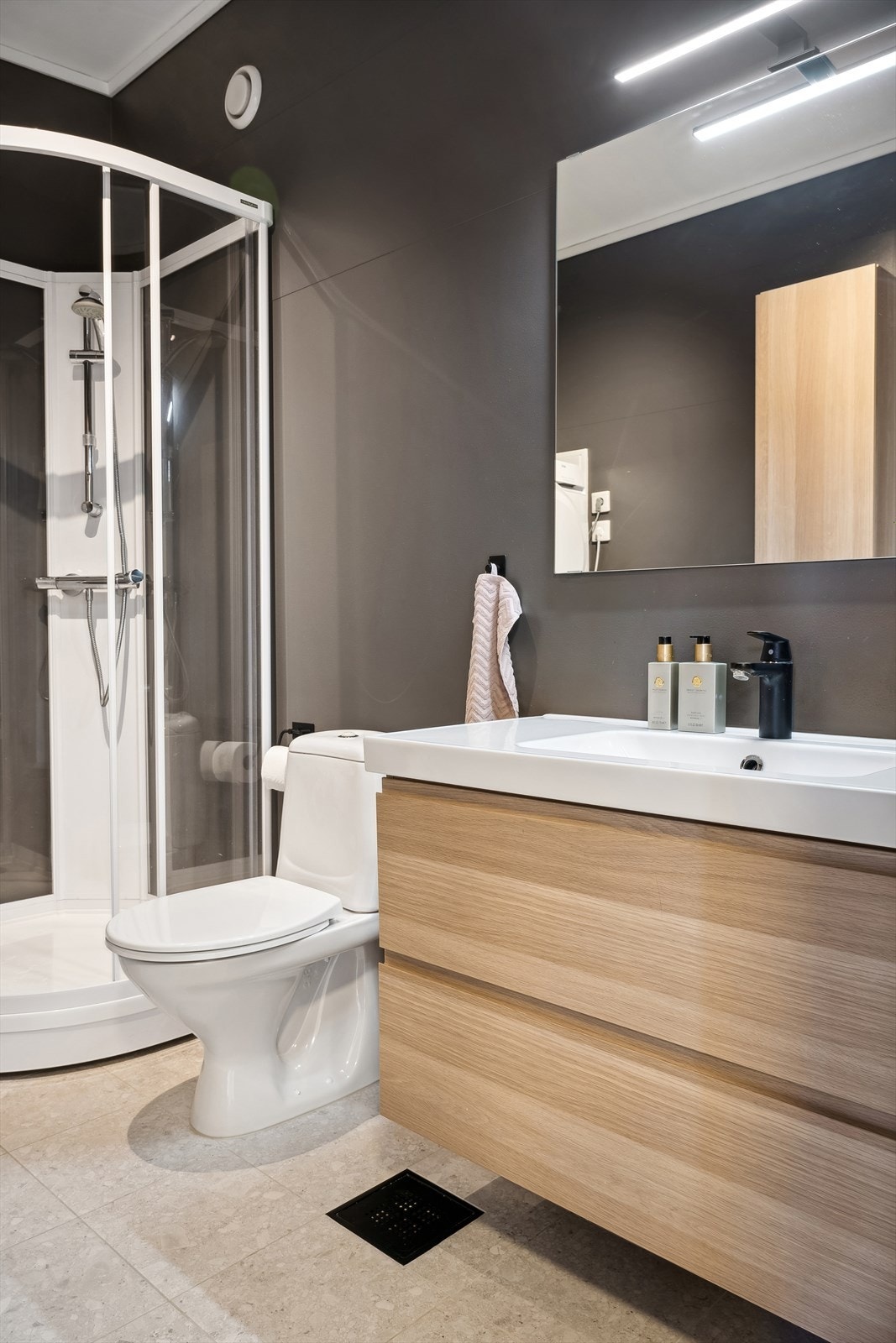 Det finnes også opplegg for vaskemaskin og tørketrommel. Galleribilde