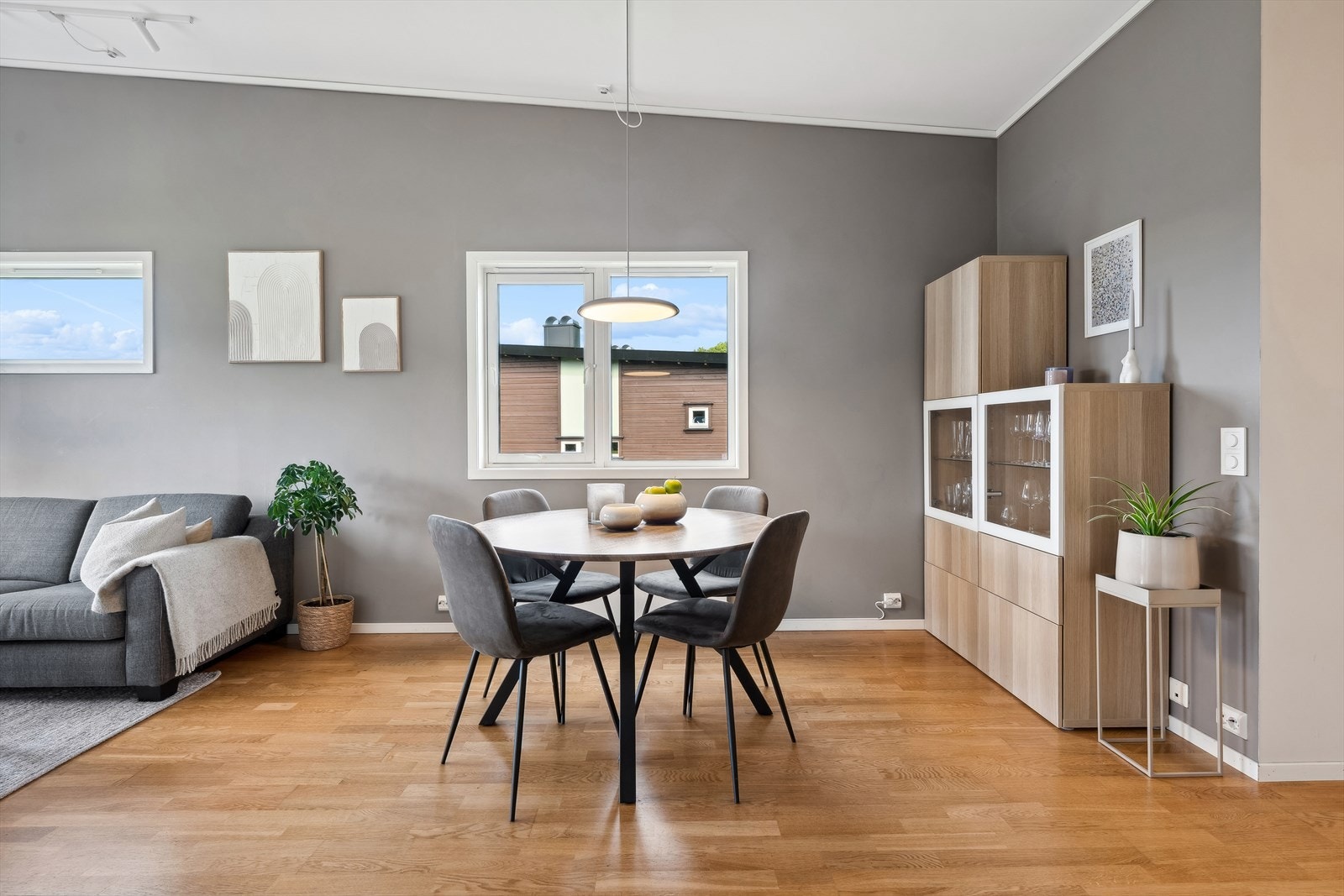 Naturlig spiseområde like ved kjøkkenet. Galleribilde