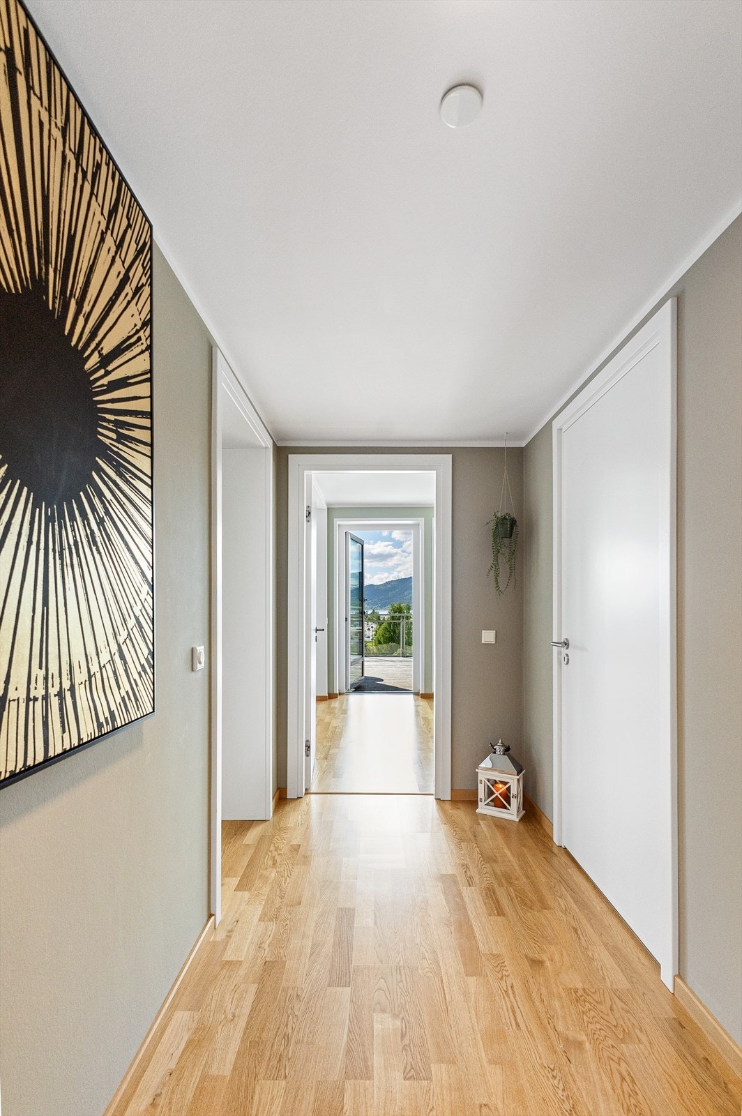 Fra hall mot stue. Galleribilde