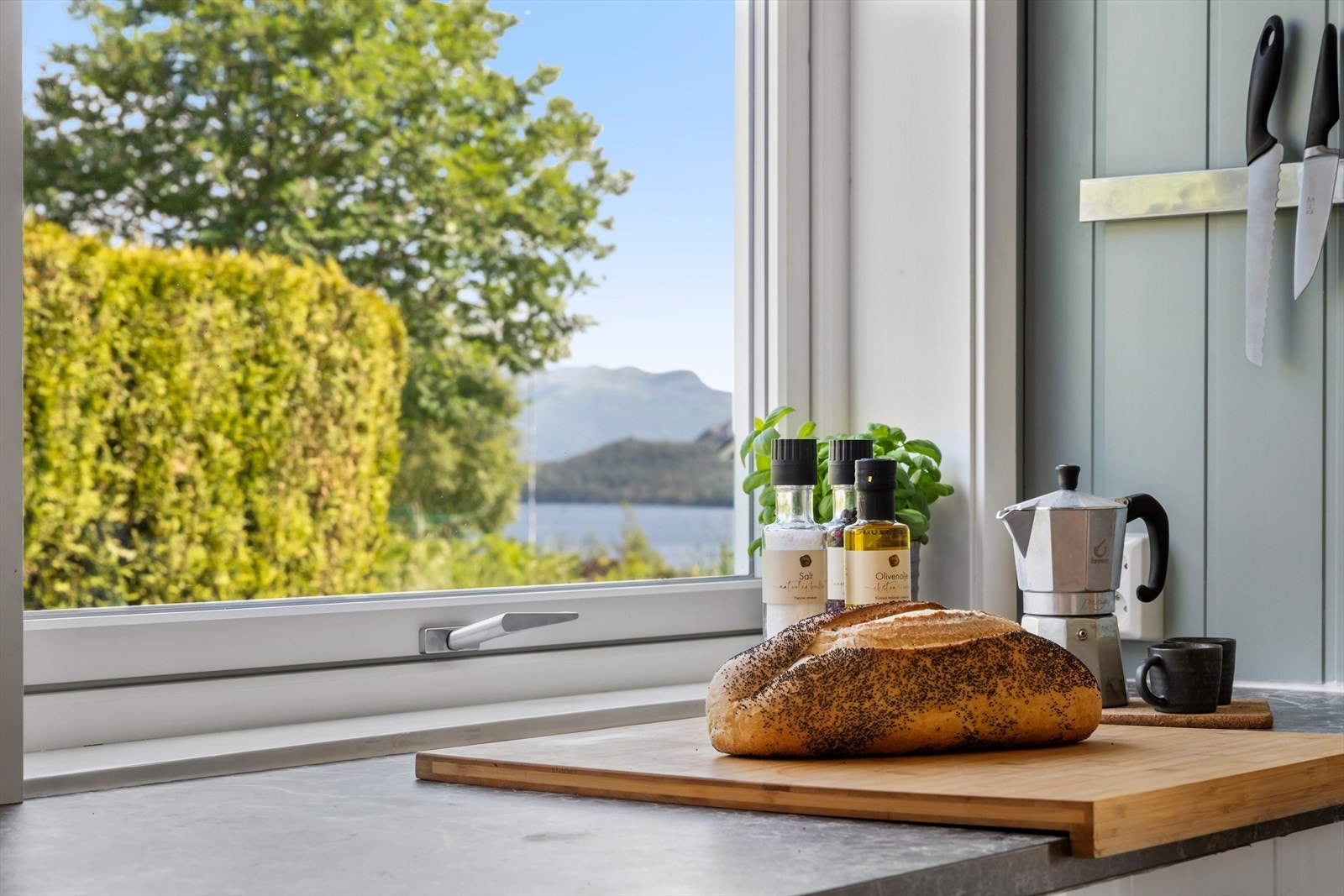 Utsikt mot Solheimsfjorden Galleribilde