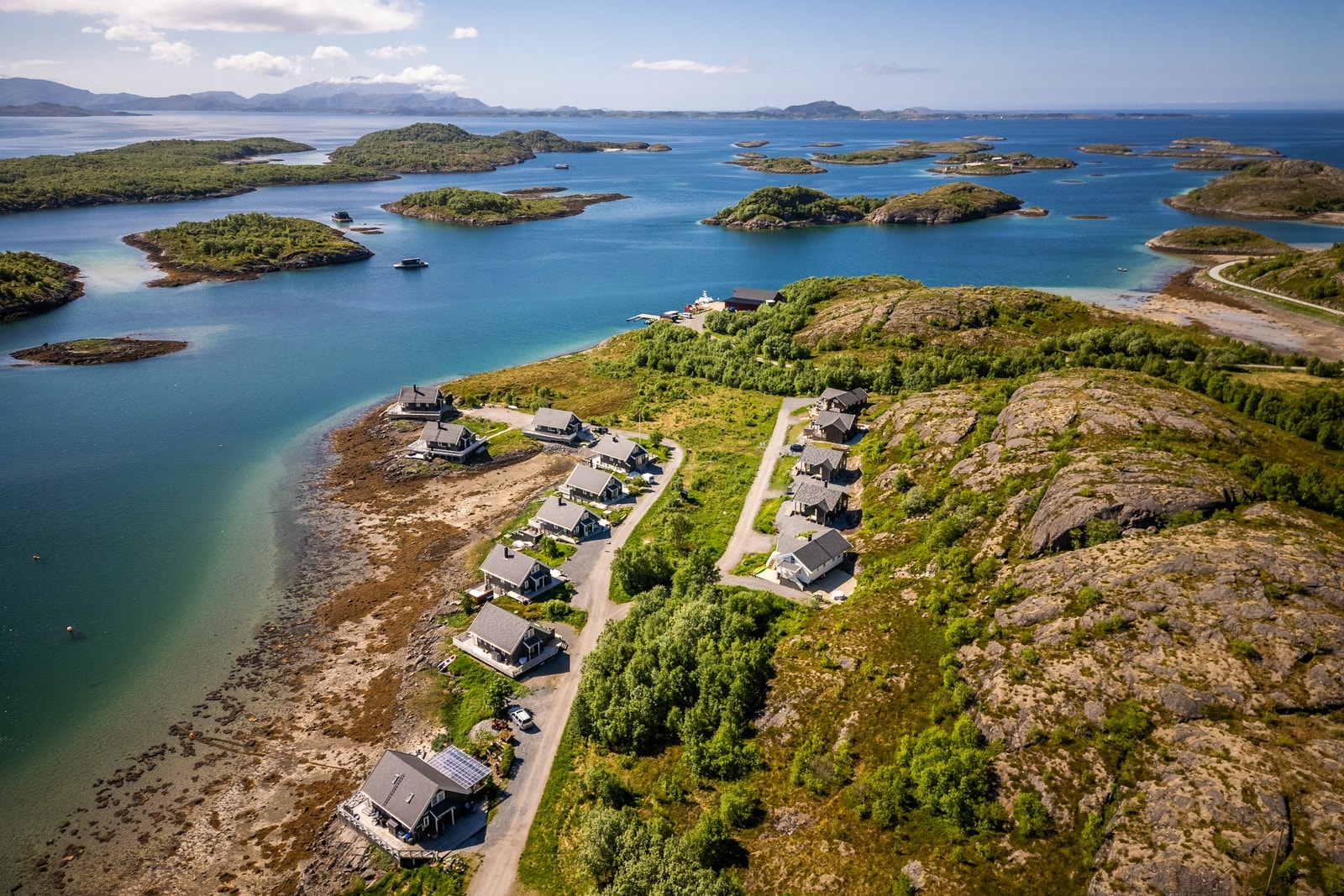 Tomsvika er en perle på Helgelandskysten. Galleribilde