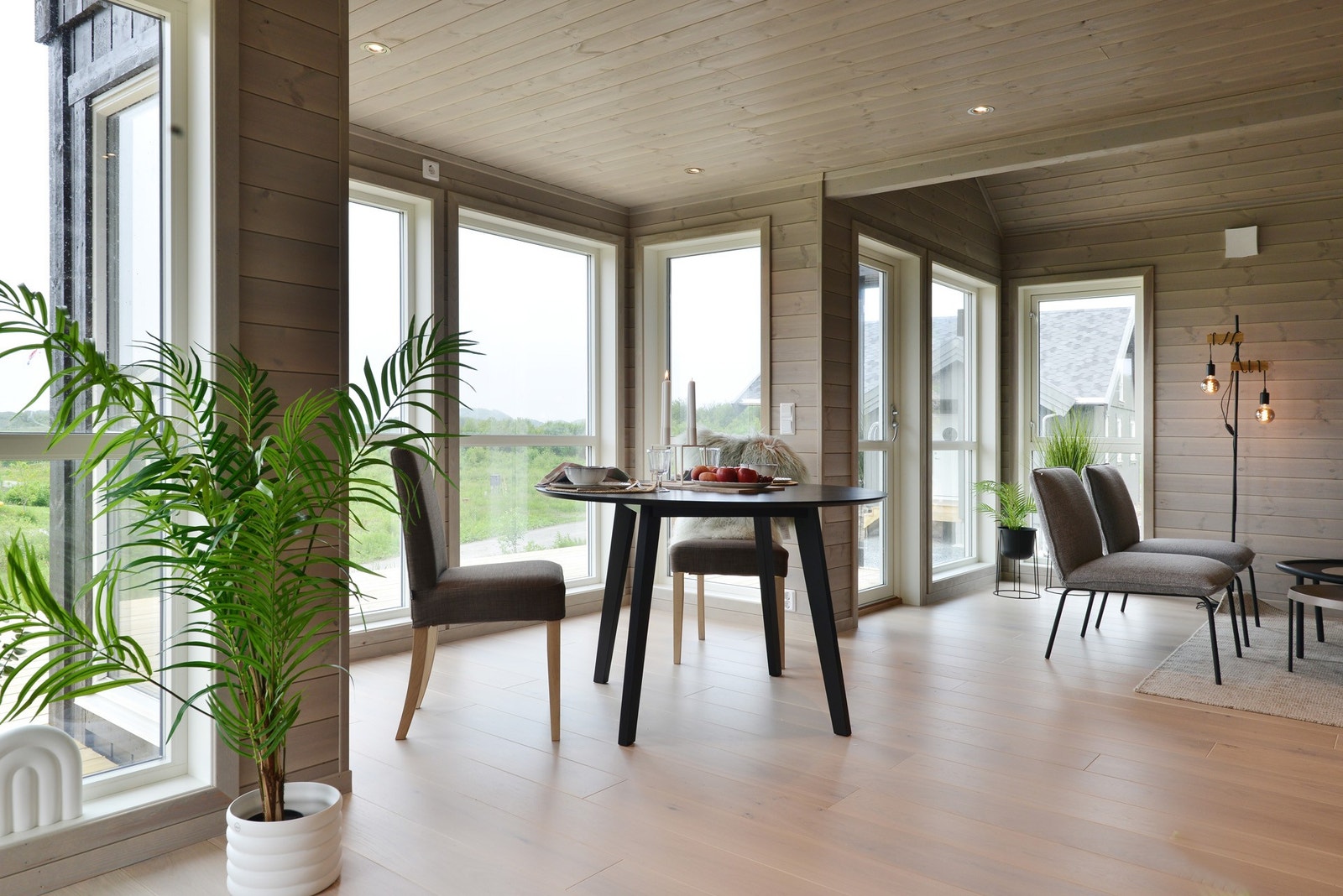 Store vinduer og flott utsikt. Galleribilde