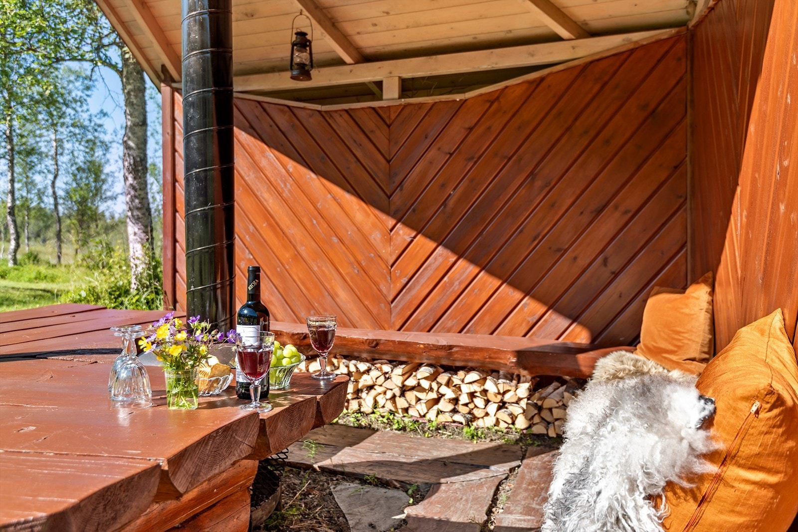 Eiendommen ligger naturskjønt til i rolige omgivelser Galleribilde