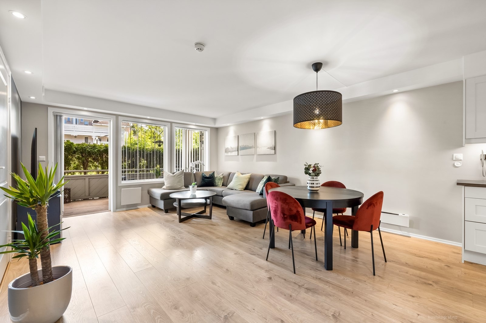 I himling er det downlights i nedfelte kasser. Galleribilde