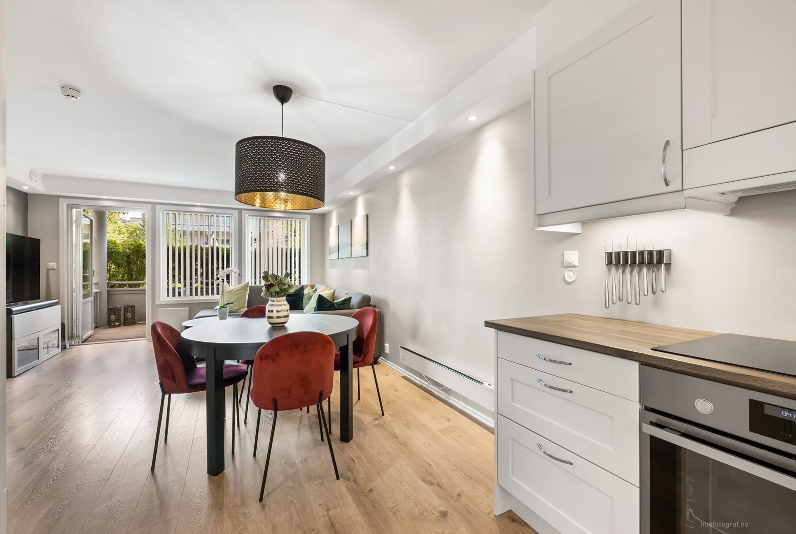 Det er godt med lysinnslipp fra store vindusflater. Galleribilde