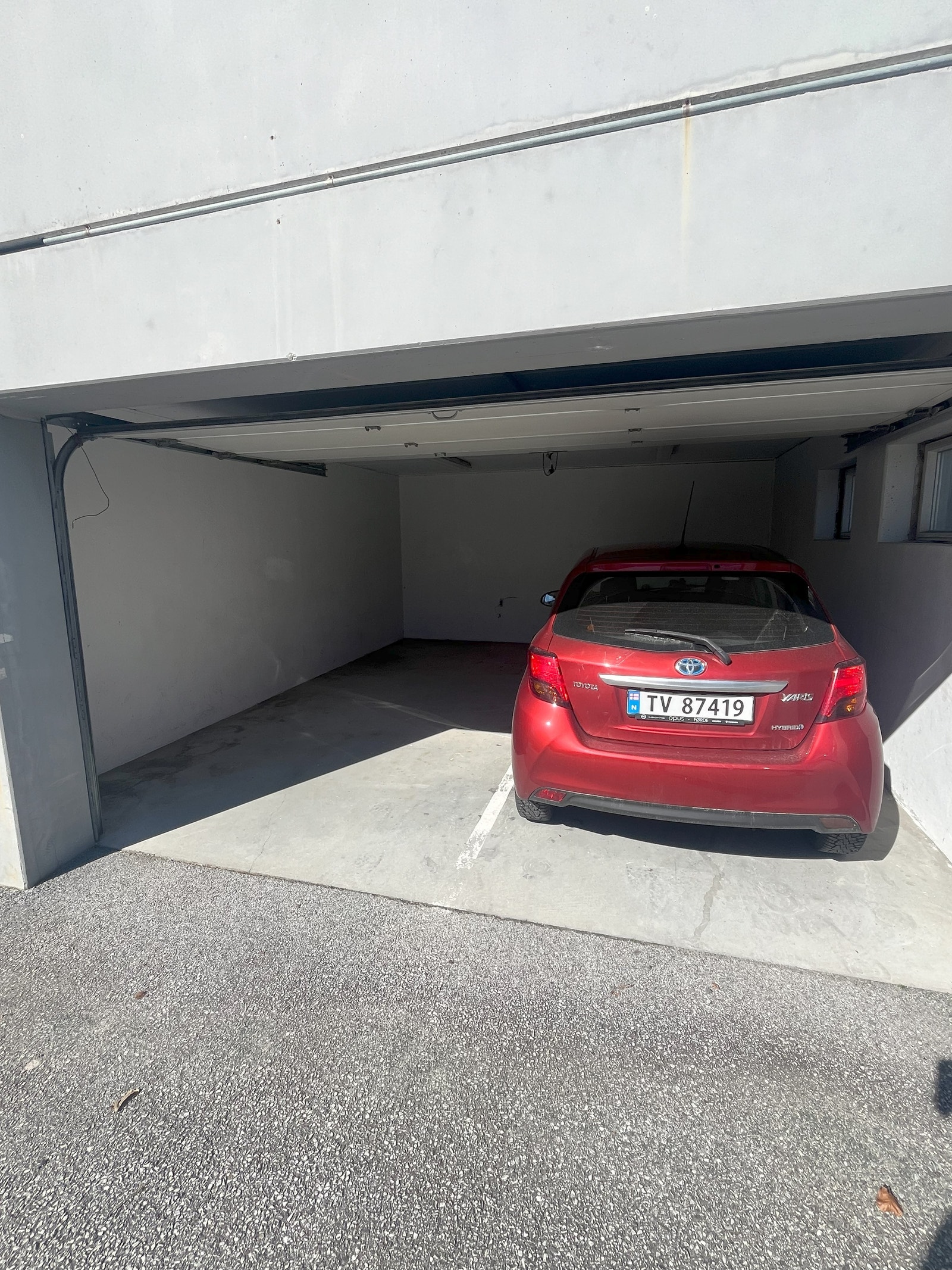 Parkering midt i sentrum er en luksus. Seksjonen 2 har parkeringsplassen til venstre. Seksjon 3 har parkeringsplassen til høyre. Galleribilde
