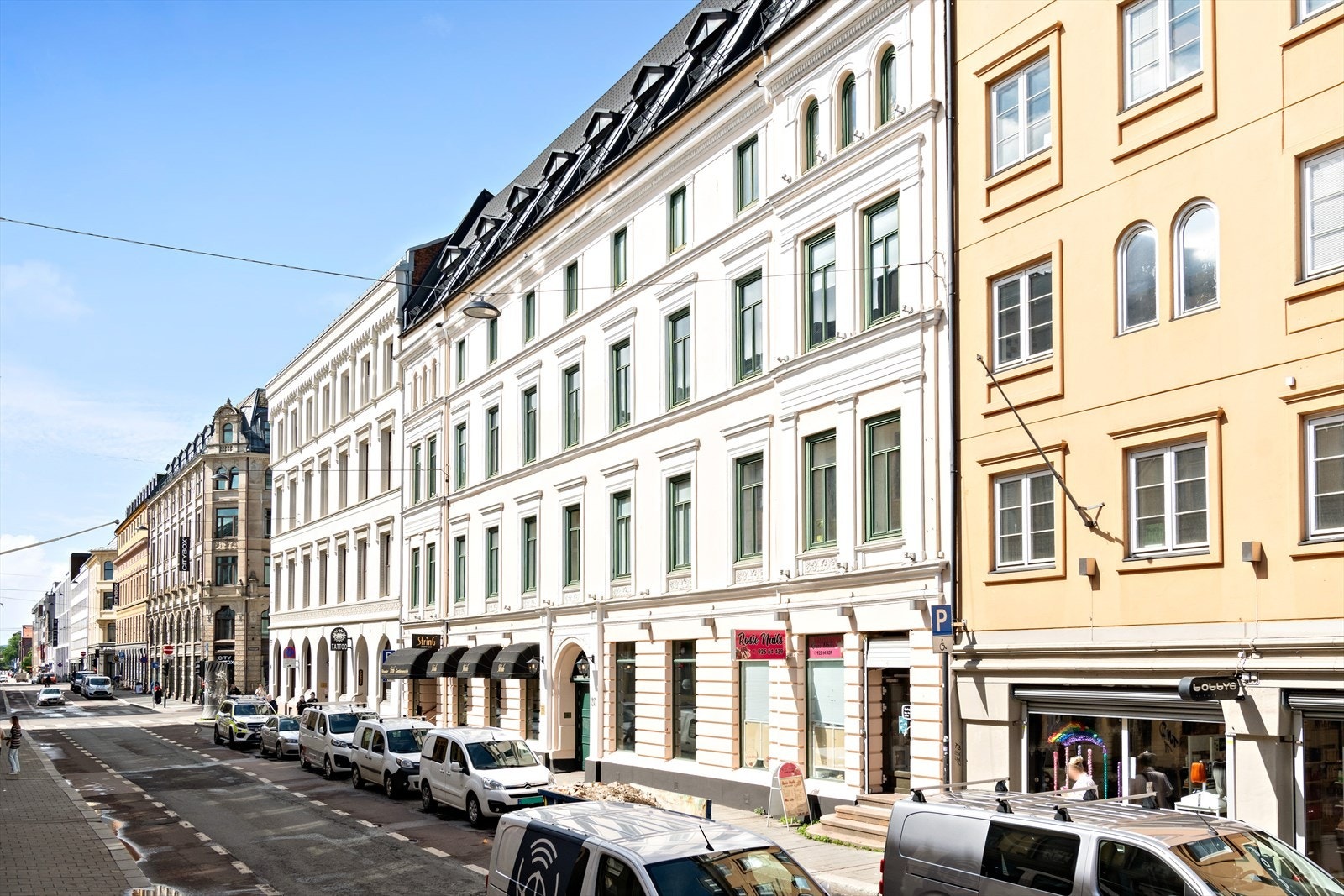 Leiligheten ligger midt i smørøyet rett v/ Karl Johan. Galleribilde
