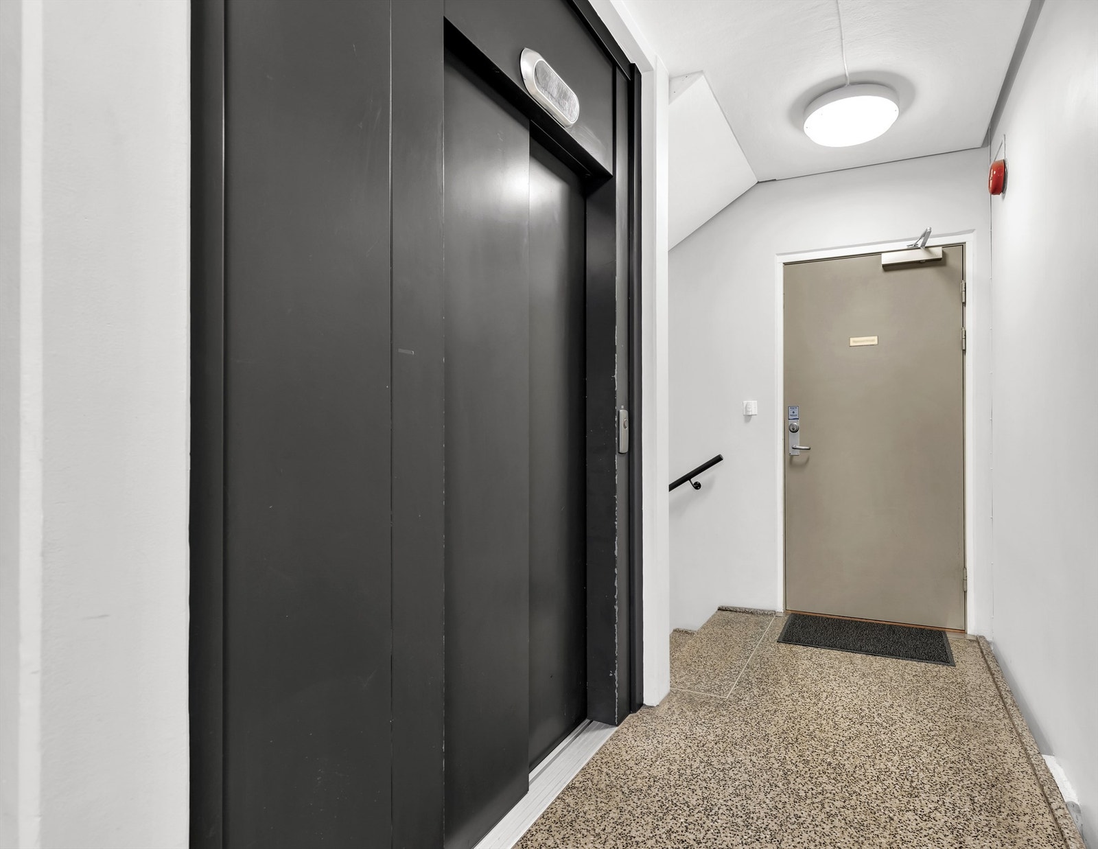 Vi avslutter presentasjonen med en tur ned i garasjeanlegget og i nærområdet. Galleribilde