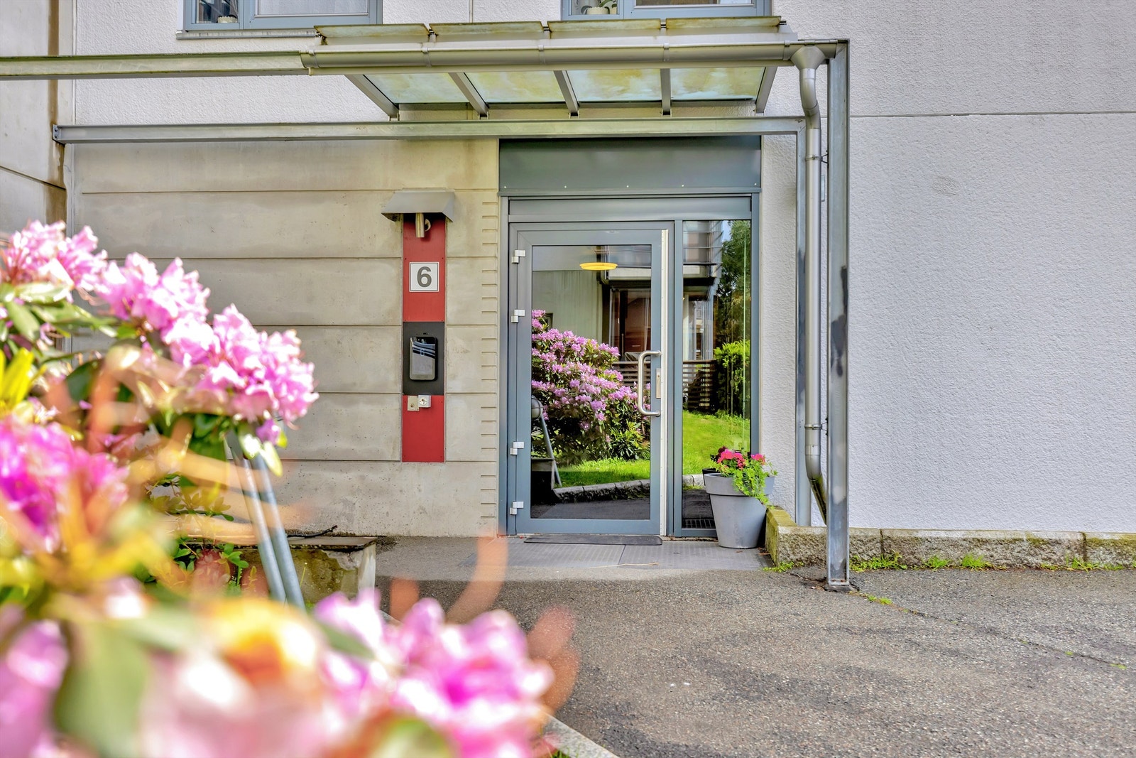 Inngangsparti. Galleribilde