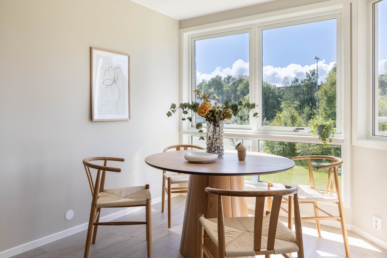 Her kan du invitere venner og kjente på hyggelige middager! Galleribilde