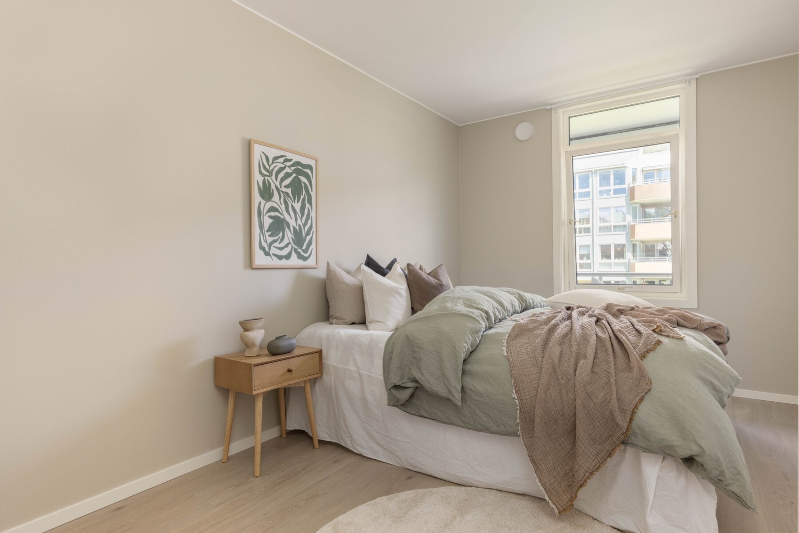 Også dette rommet er nymalt, her i fargen "blek sand" Galleribilde