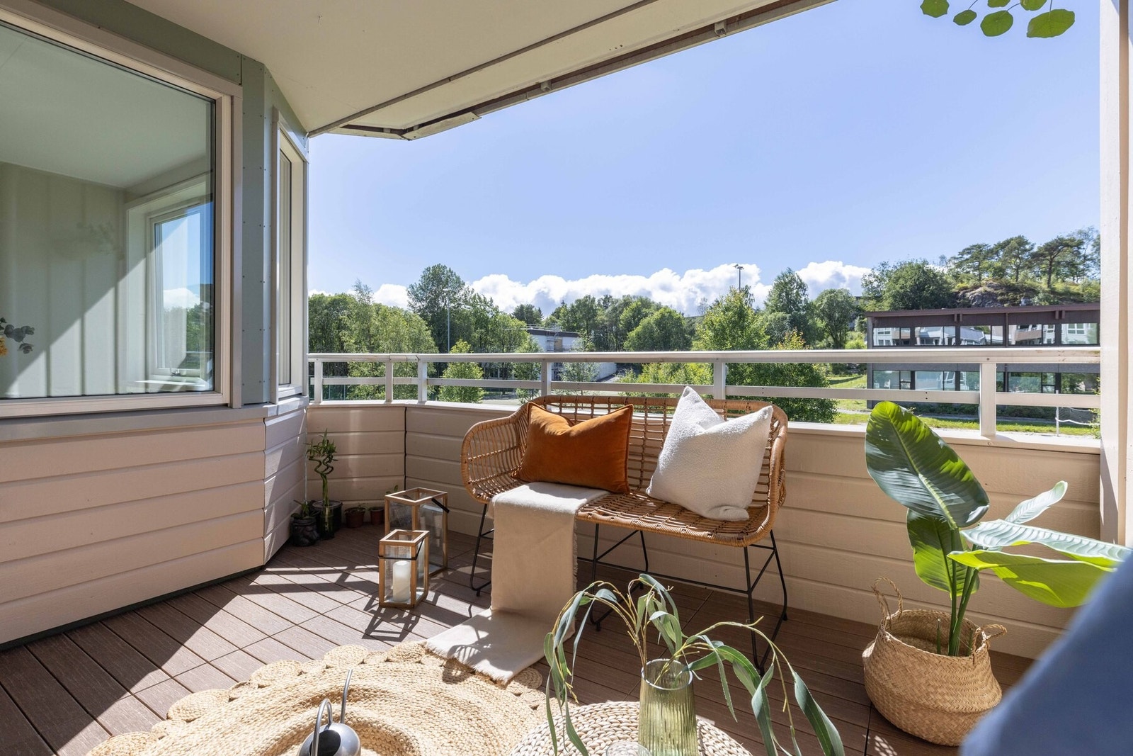 Leiligheten ligger i fremste rekke, slik at du har meget gode solforhold Galleribilde