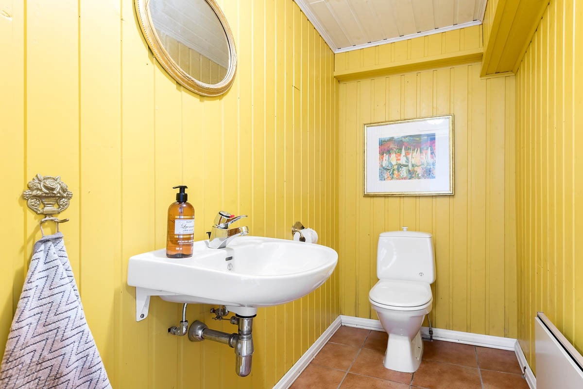 WC-rom kjeller Galleribilde