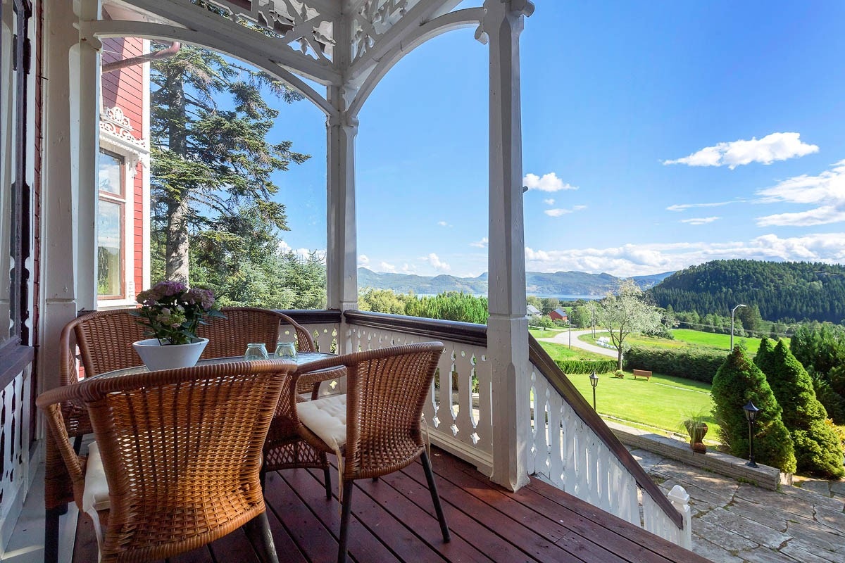 Flott utsikt fra veranda Galleribilde