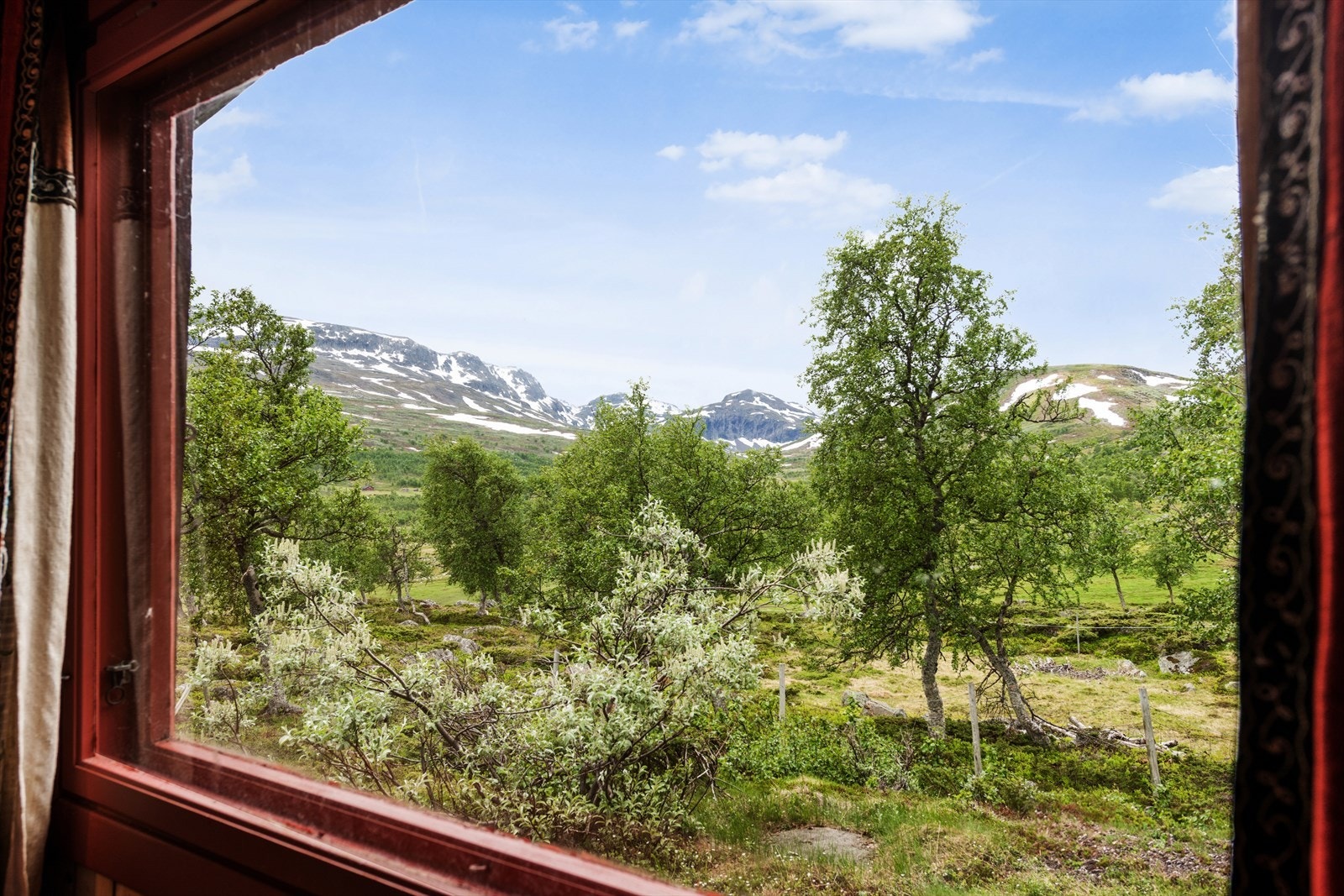 Utsikt fra soveromsvinduet til Hallingskarvet Galleribilde
